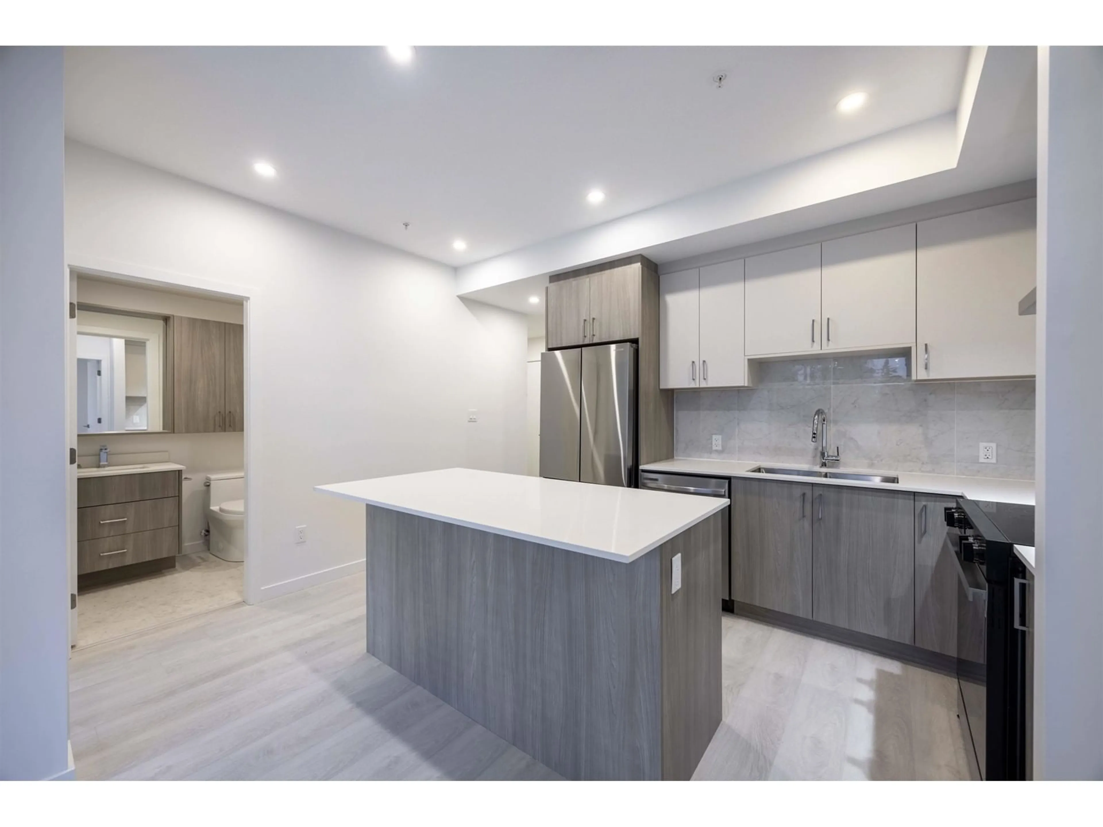Open concept kitchen, unknown for W302 - 13838 108, Surrey British Columbia V3T2K8