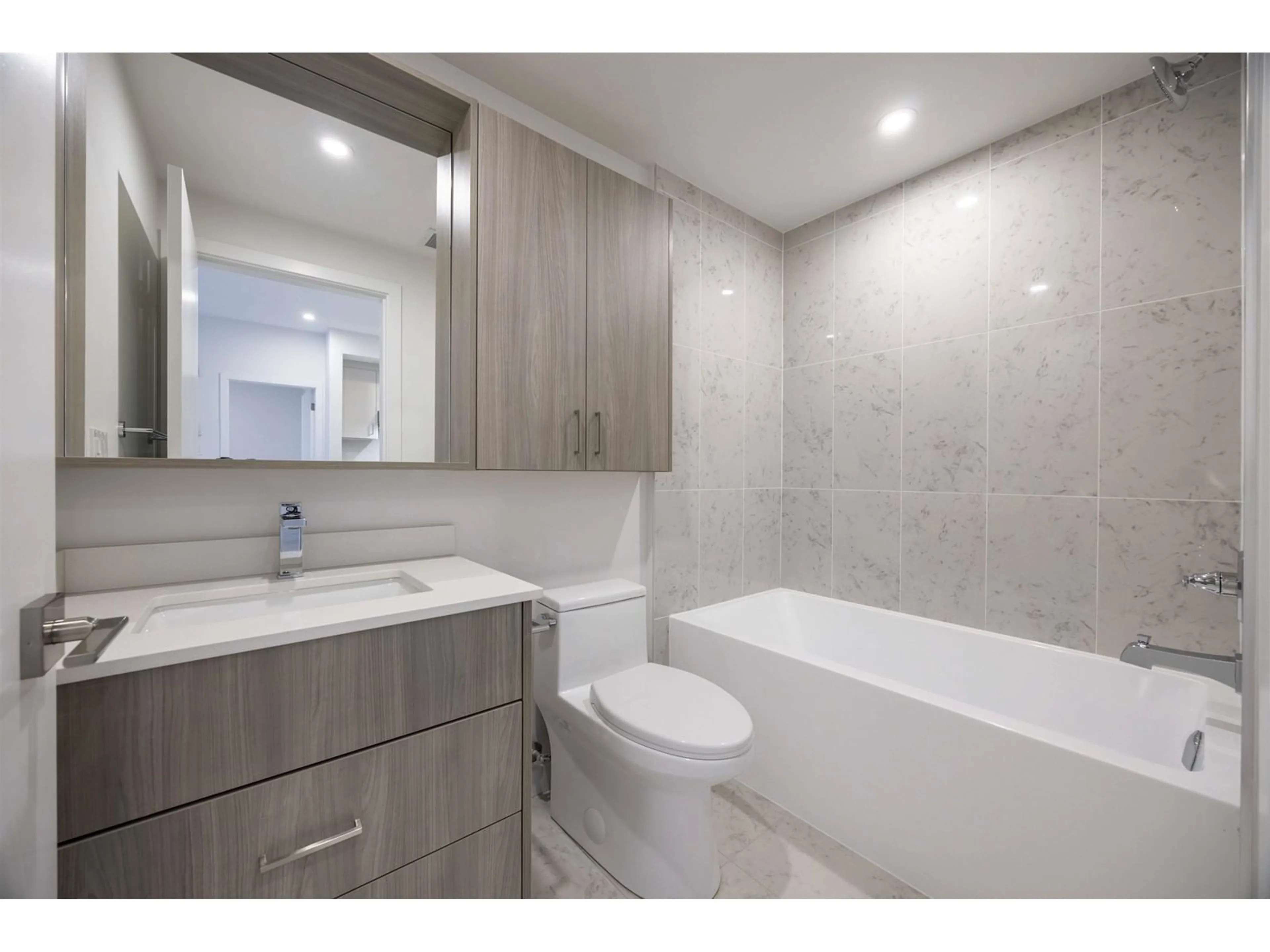 Standard bathroom, unknown for W302 - 13838 108, Surrey British Columbia V3T2K8
