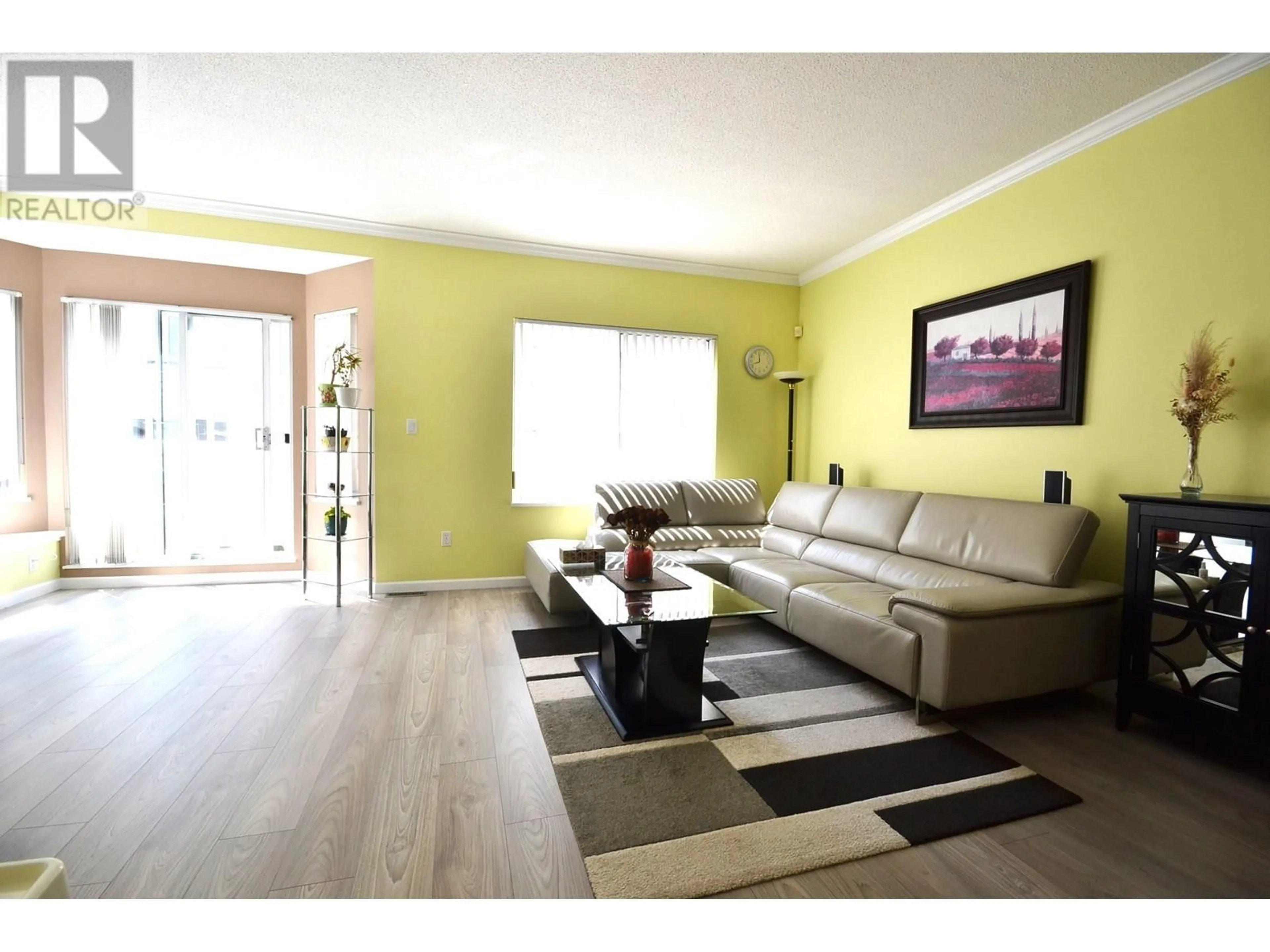 Living room with furniture, wood/laminate floor for 35 - 6700 RUMBLE STREET, Burnaby British Columbia V5E4H7