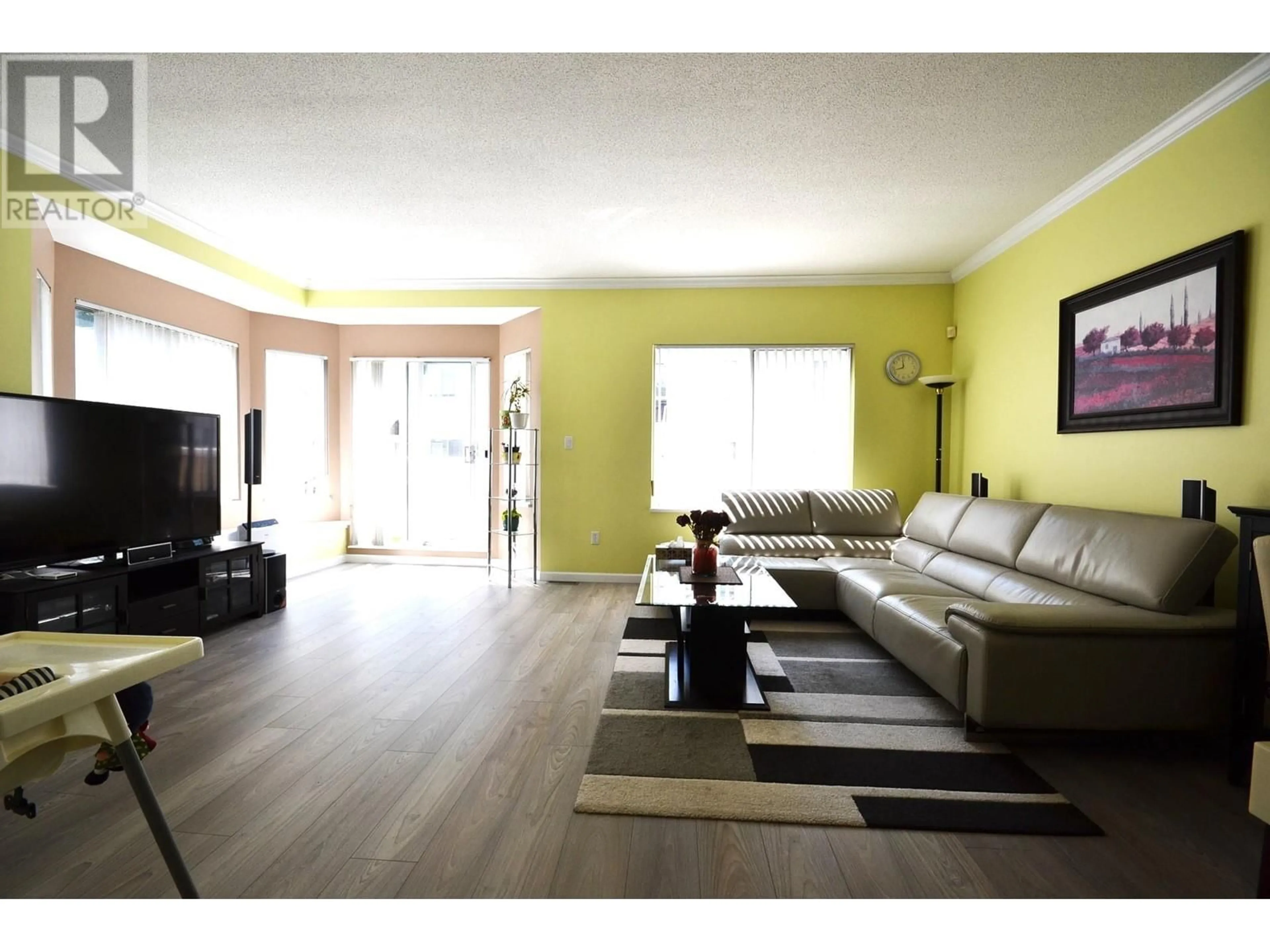 Living room with furniture, wood/laminate floor for 35 - 6700 RUMBLE STREET, Burnaby British Columbia V5E4H7