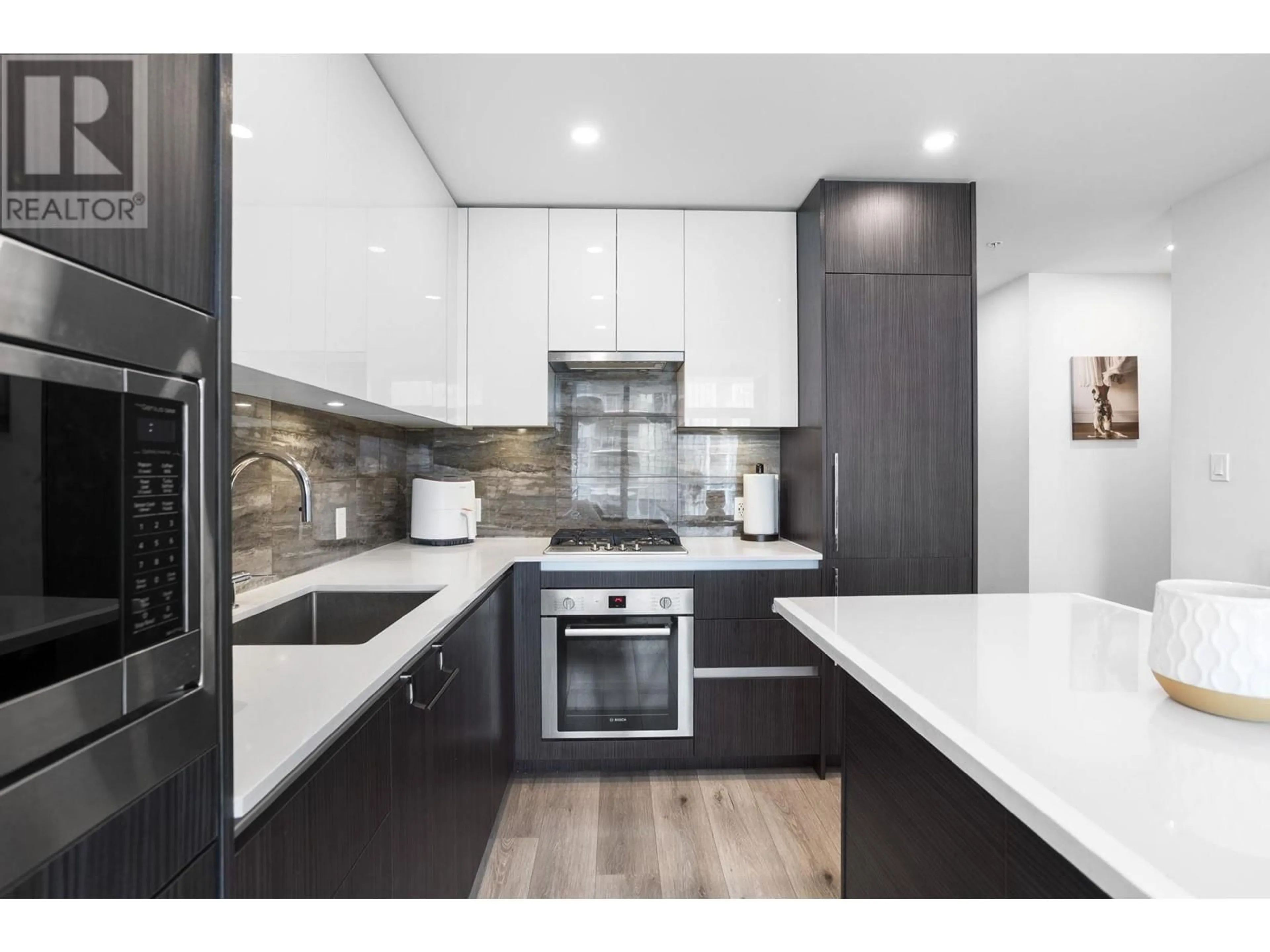 Contemporary kitchen, ceramic/tile floor for 2209 - 1888 GILMORE AVENUE, Burnaby British Columbia V5C0L2