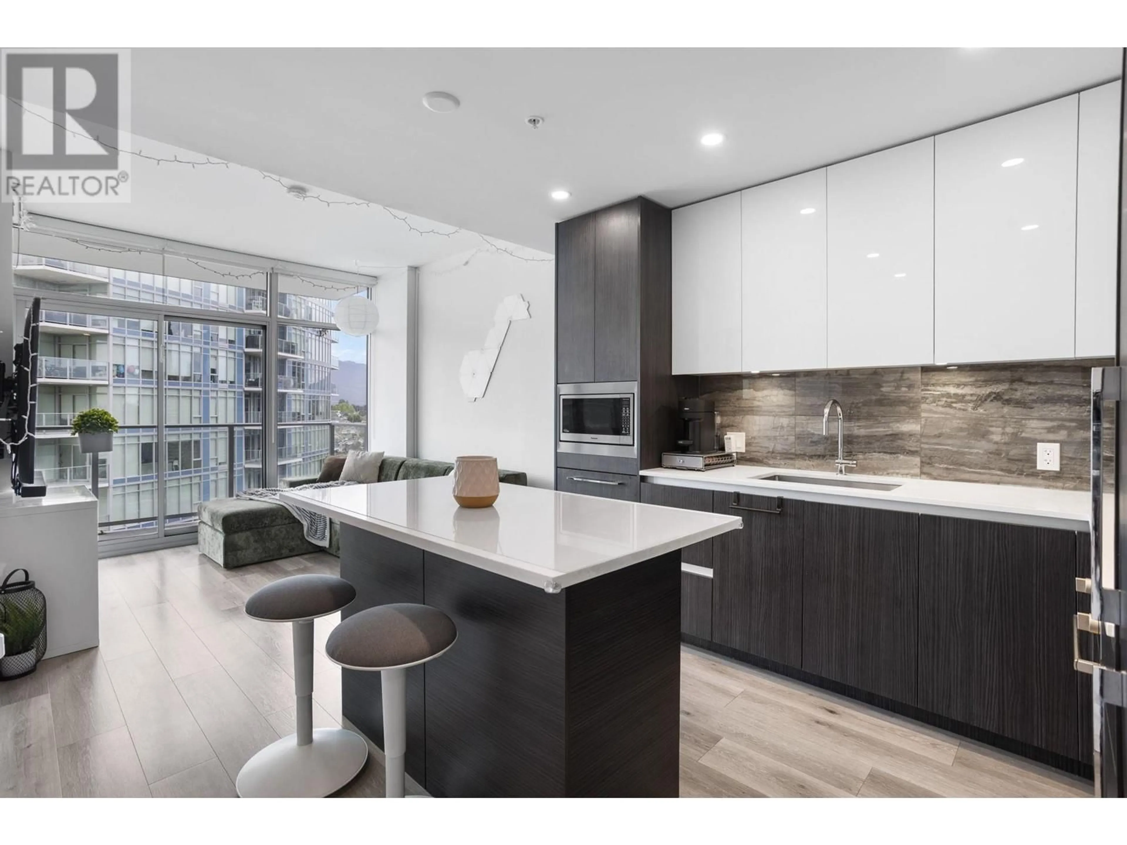 Contemporary kitchen, unknown for 2209 - 1888 GILMORE AVENUE, Burnaby British Columbia V5C0L2