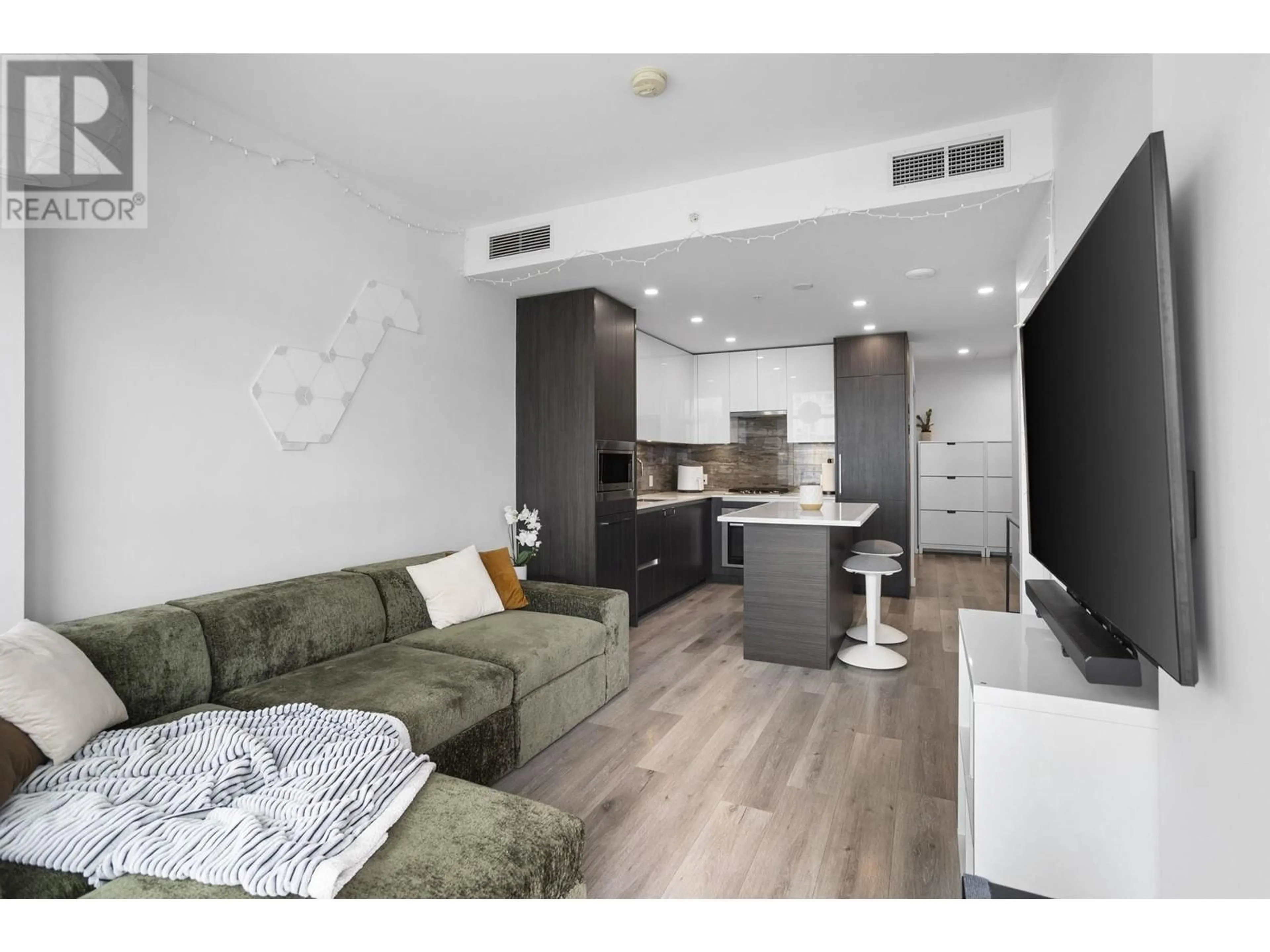 Living room with furniture, unknown for 2209 - 1888 GILMORE AVENUE, Burnaby British Columbia V5C0L2