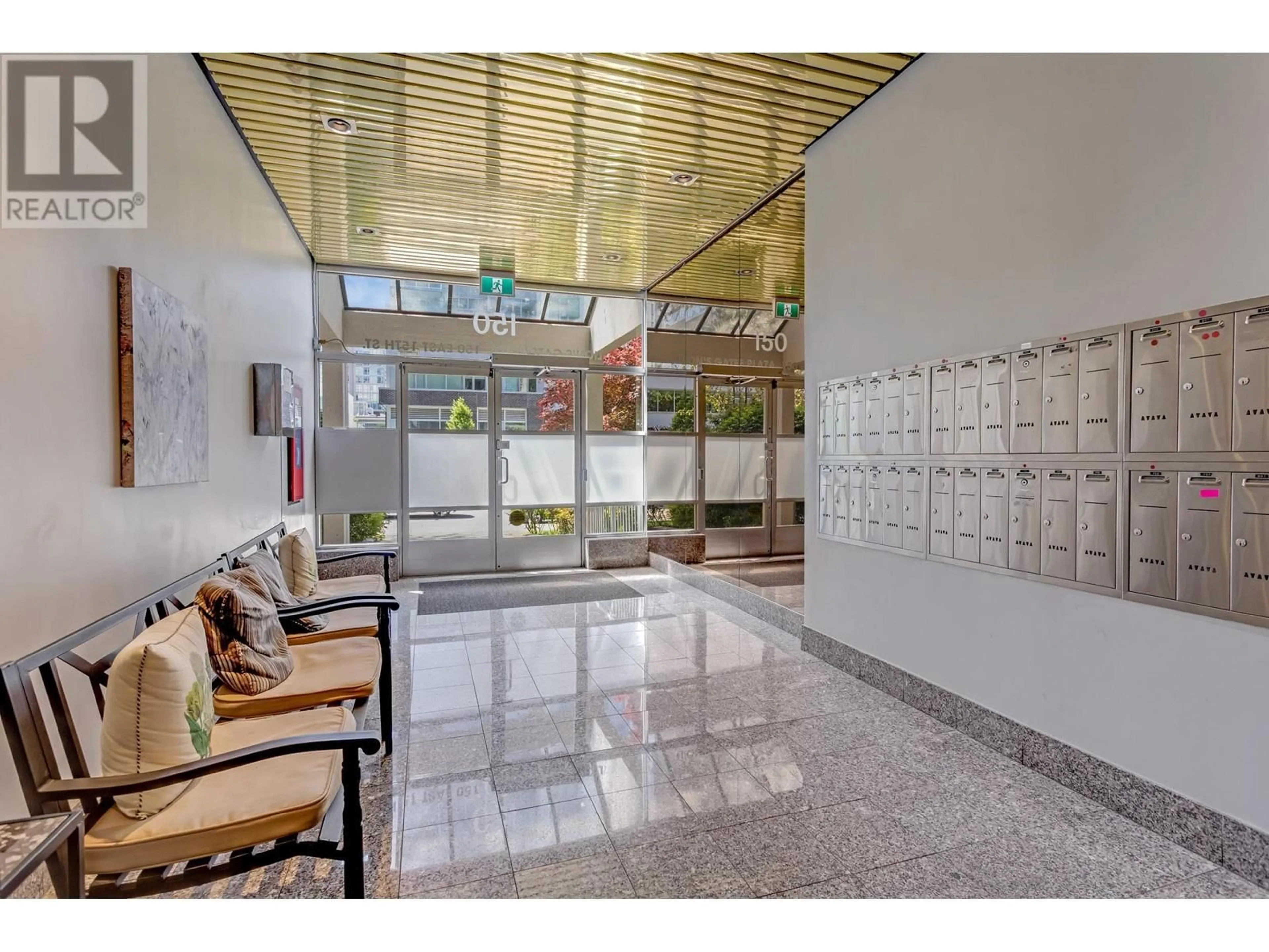 Lobby for 407 - 150 15TH STREET, North Vancouver British Columbia V7L4N9