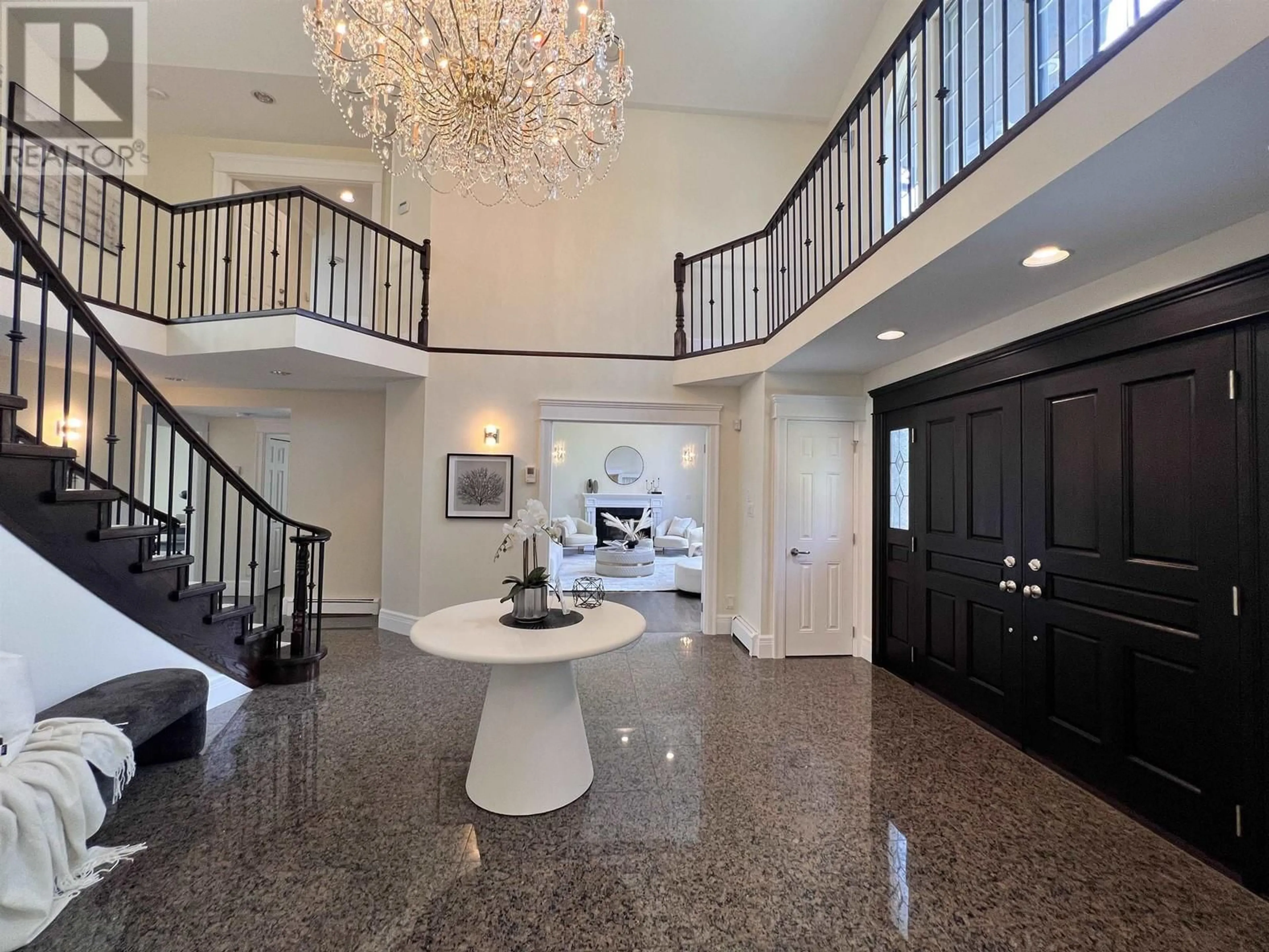 Indoor foyer for 2508 34TH AVENUE, Vancouver British Columbia V6N2J2