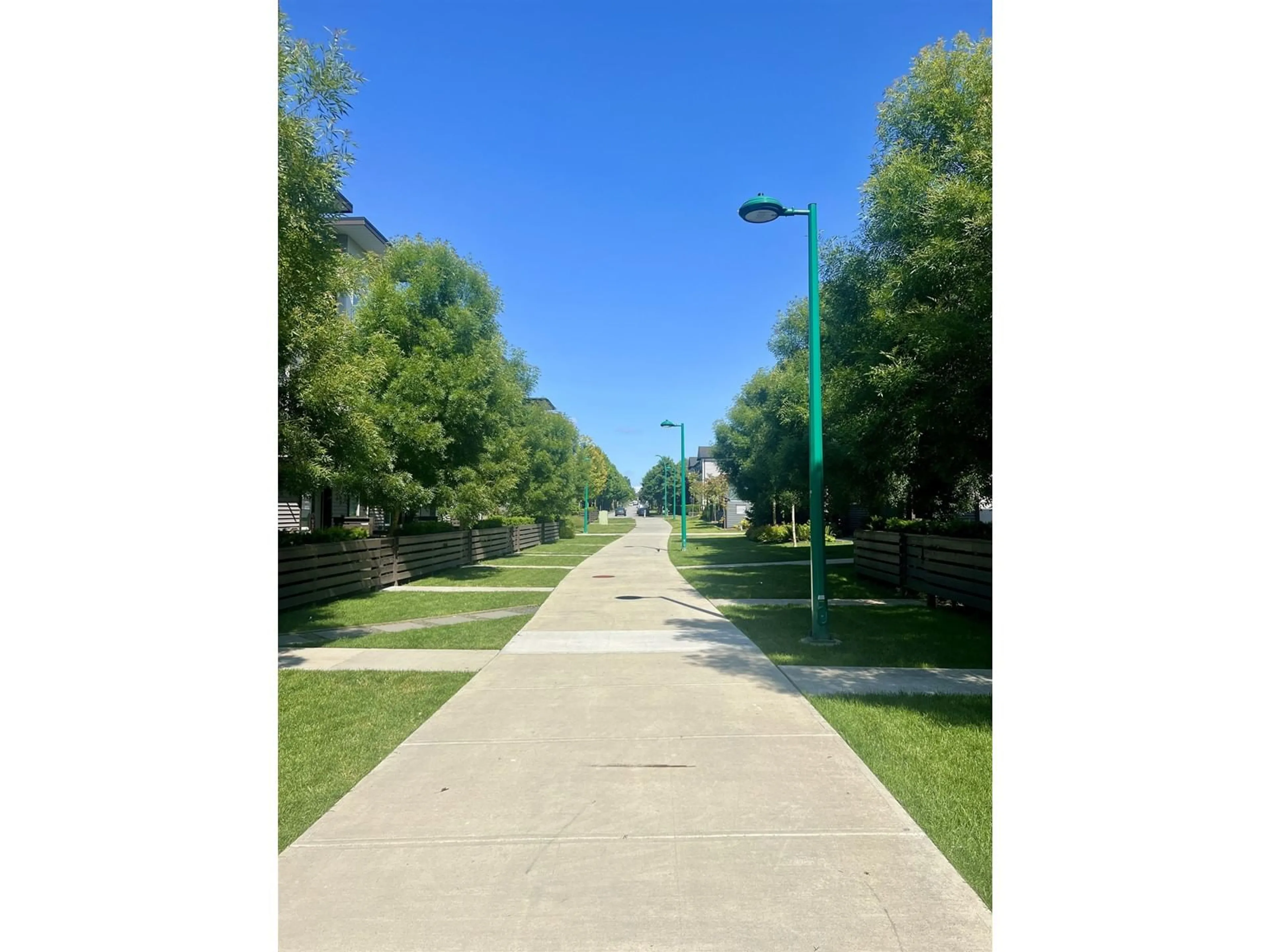 Blurry image for 3 - 7218 188, Surrey British Columbia V4N6W3