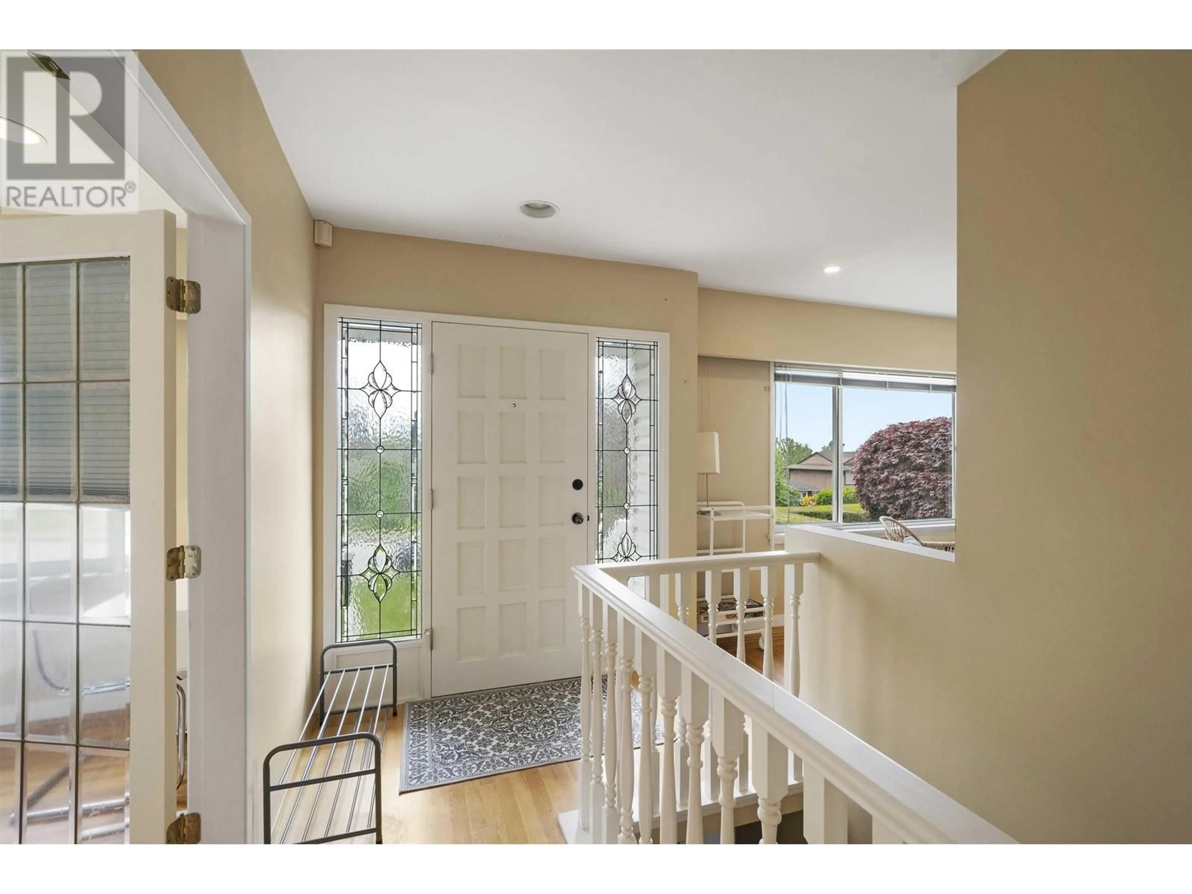 Indoor entryway for 436 26TH STREET, North Vancouver British Columbia V7N2G8