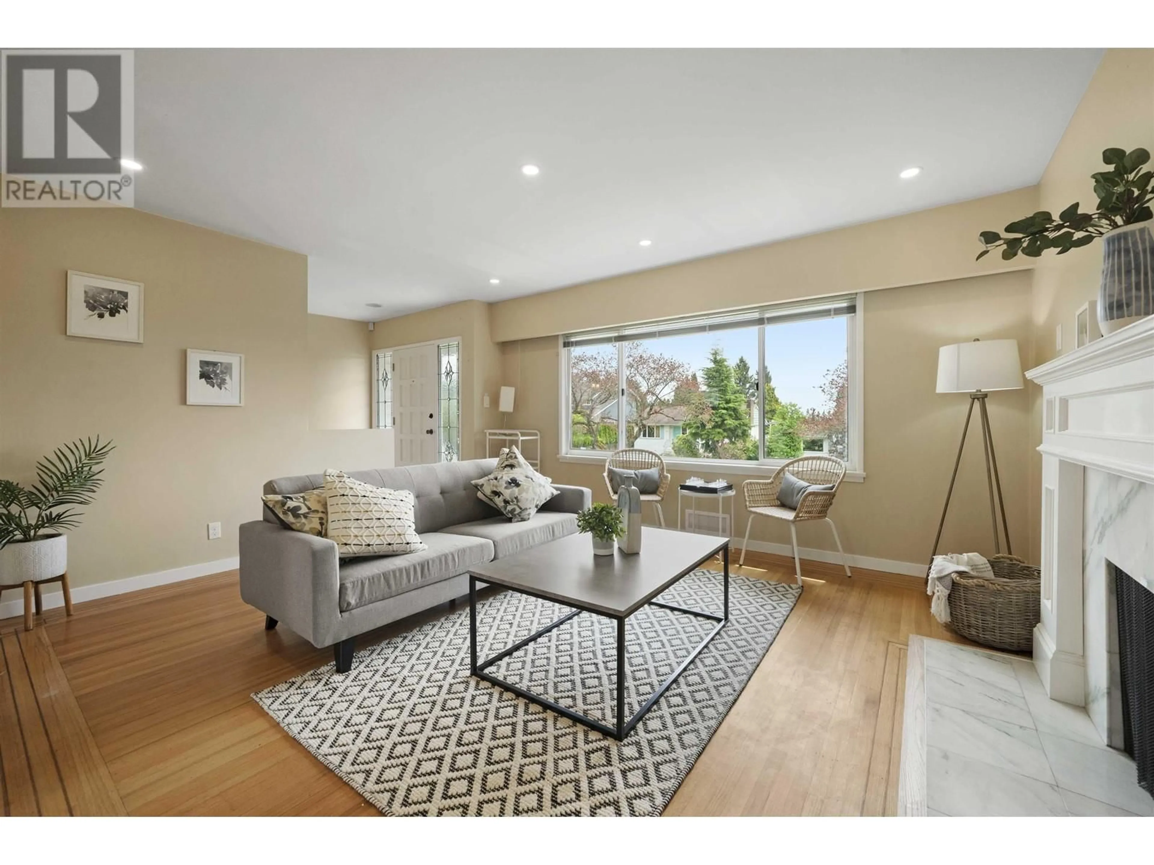 Living room with furniture, unknown for 436 26TH STREET, North Vancouver British Columbia V7N2G8