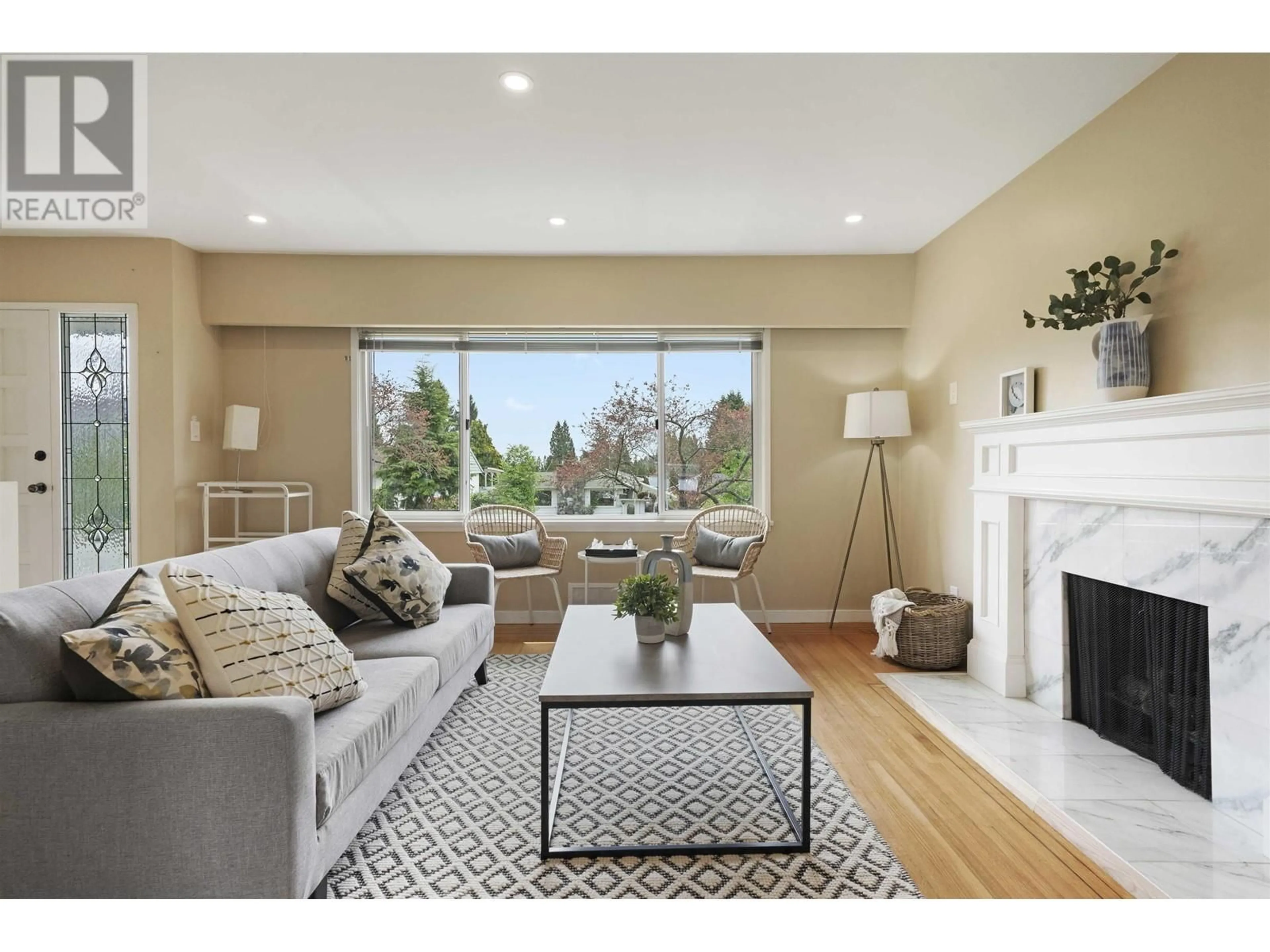 Living room with furniture, unknown for 436 26TH STREET, North Vancouver British Columbia V7N2G8