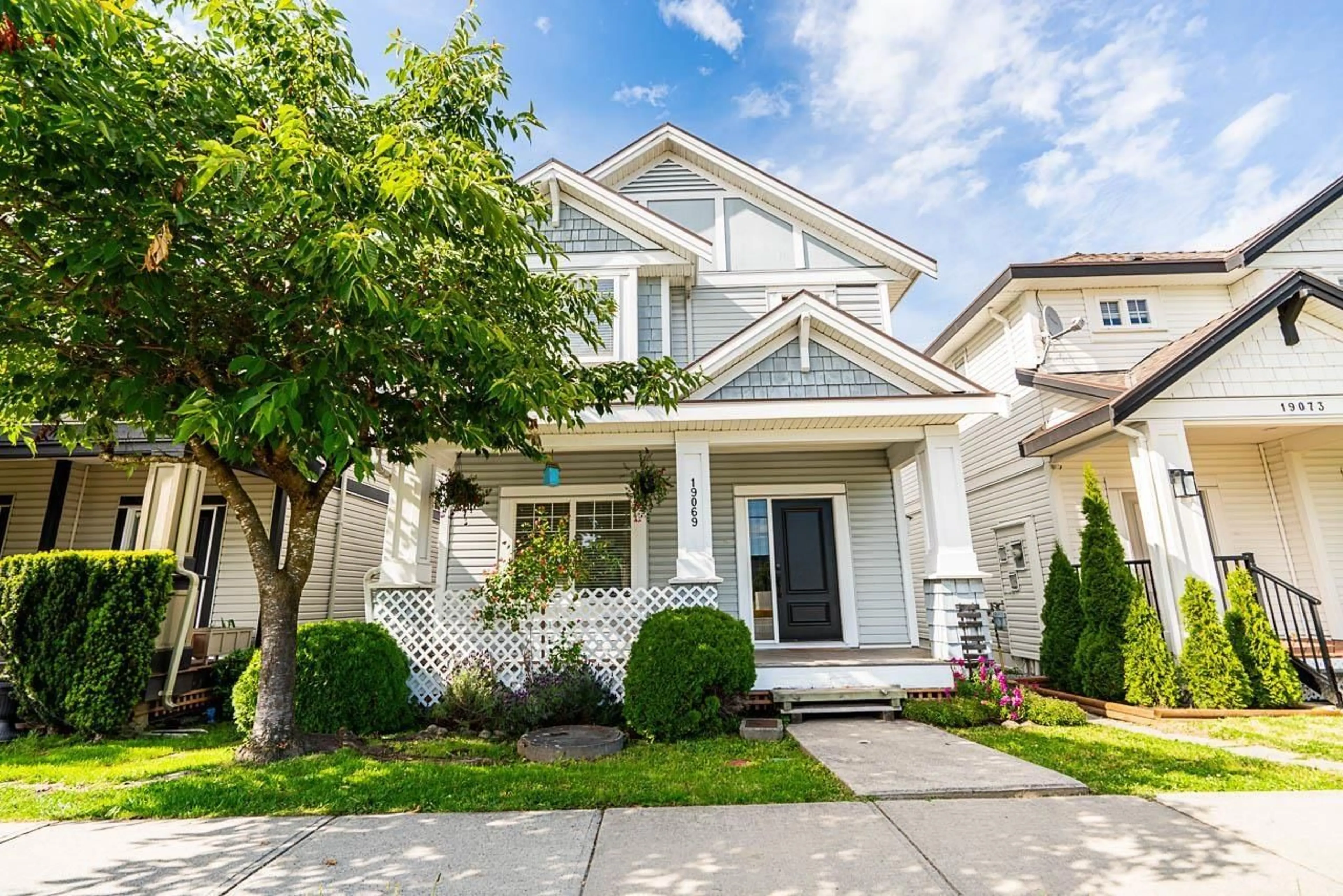 Home with vinyl exterior material, street for 19069 72, Surrey British Columbia V4N1M9