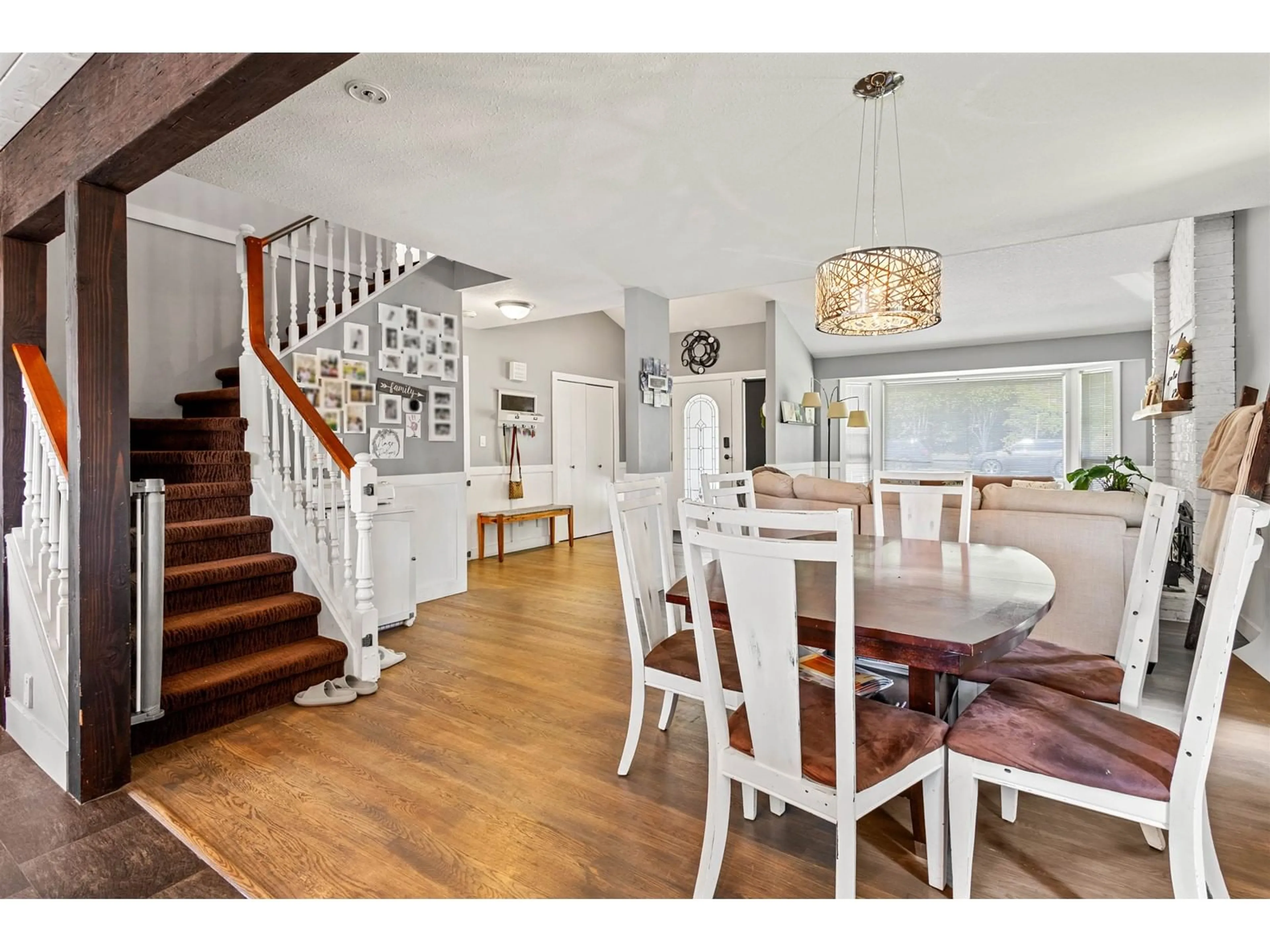 Open concept kitchen, wood/laminate floor for 2300 MOUNTAIN, Abbotsford British Columbia V3G1E6