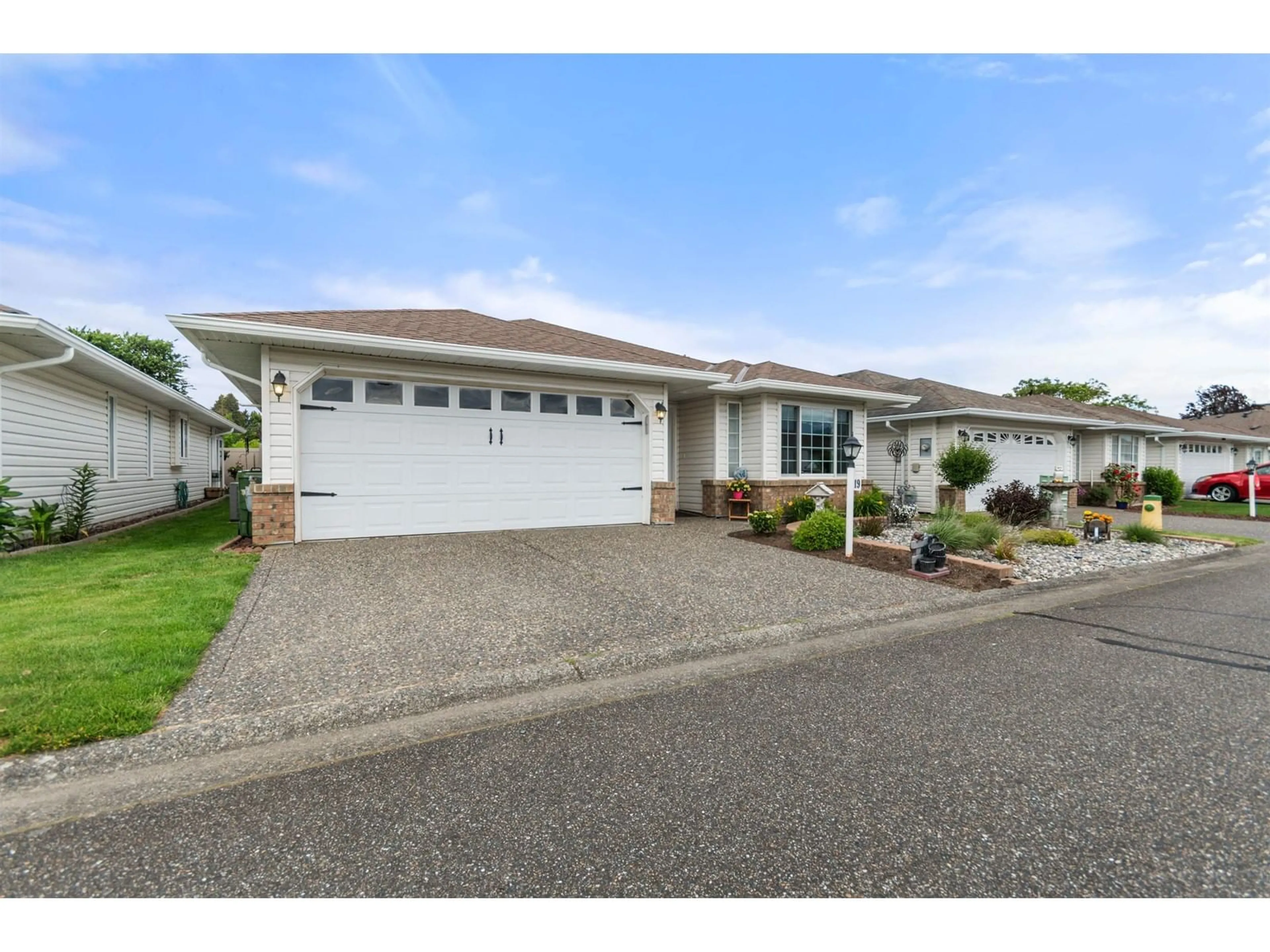 Home with vinyl exterior material, street for 19 - 46485 AIRPORT ROAD, Chilliwack British Columbia V2P7Y1
