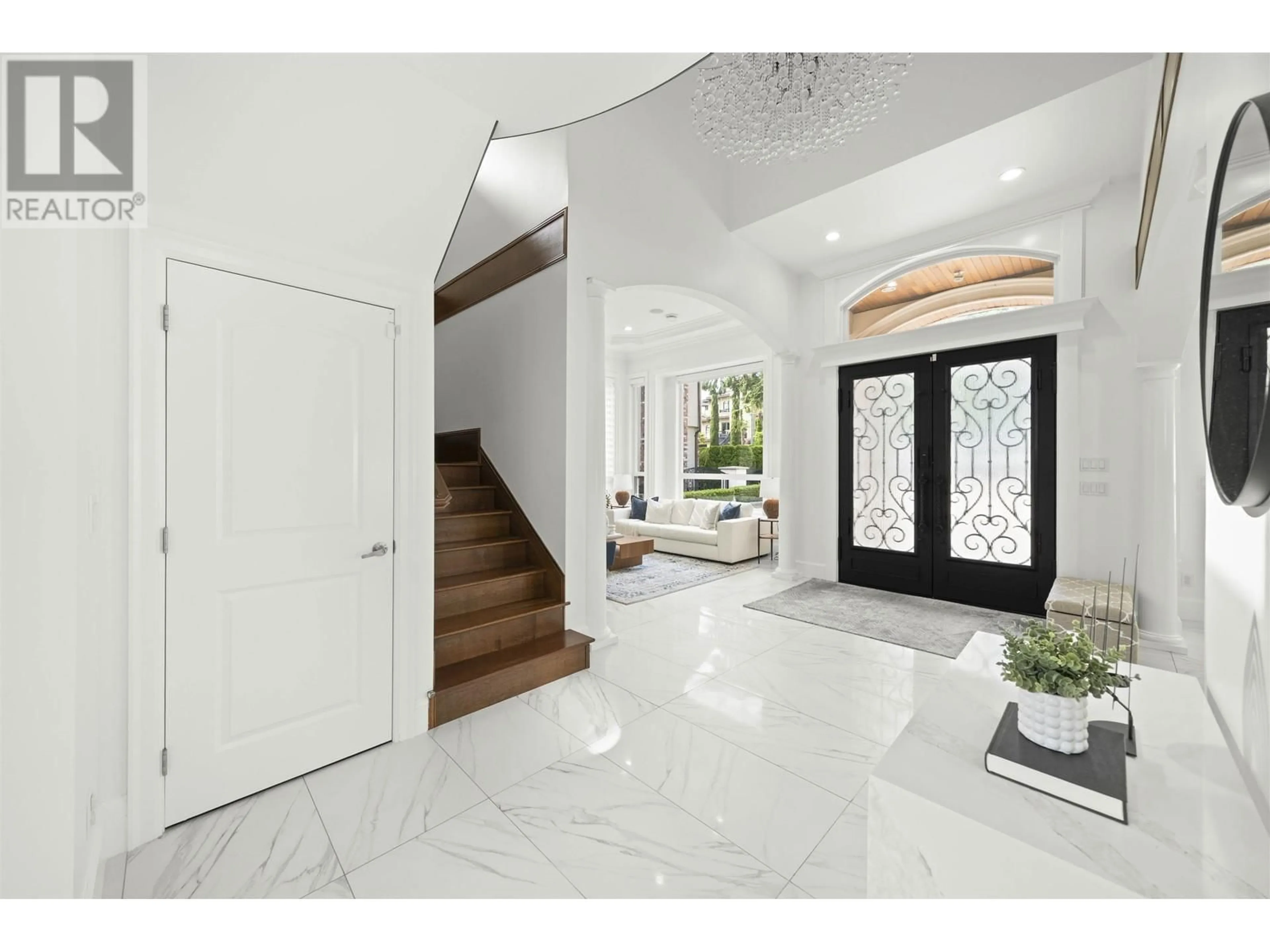 Indoor entryway for 7638 AUBREY STREET, Burnaby British Columbia V5A1K7