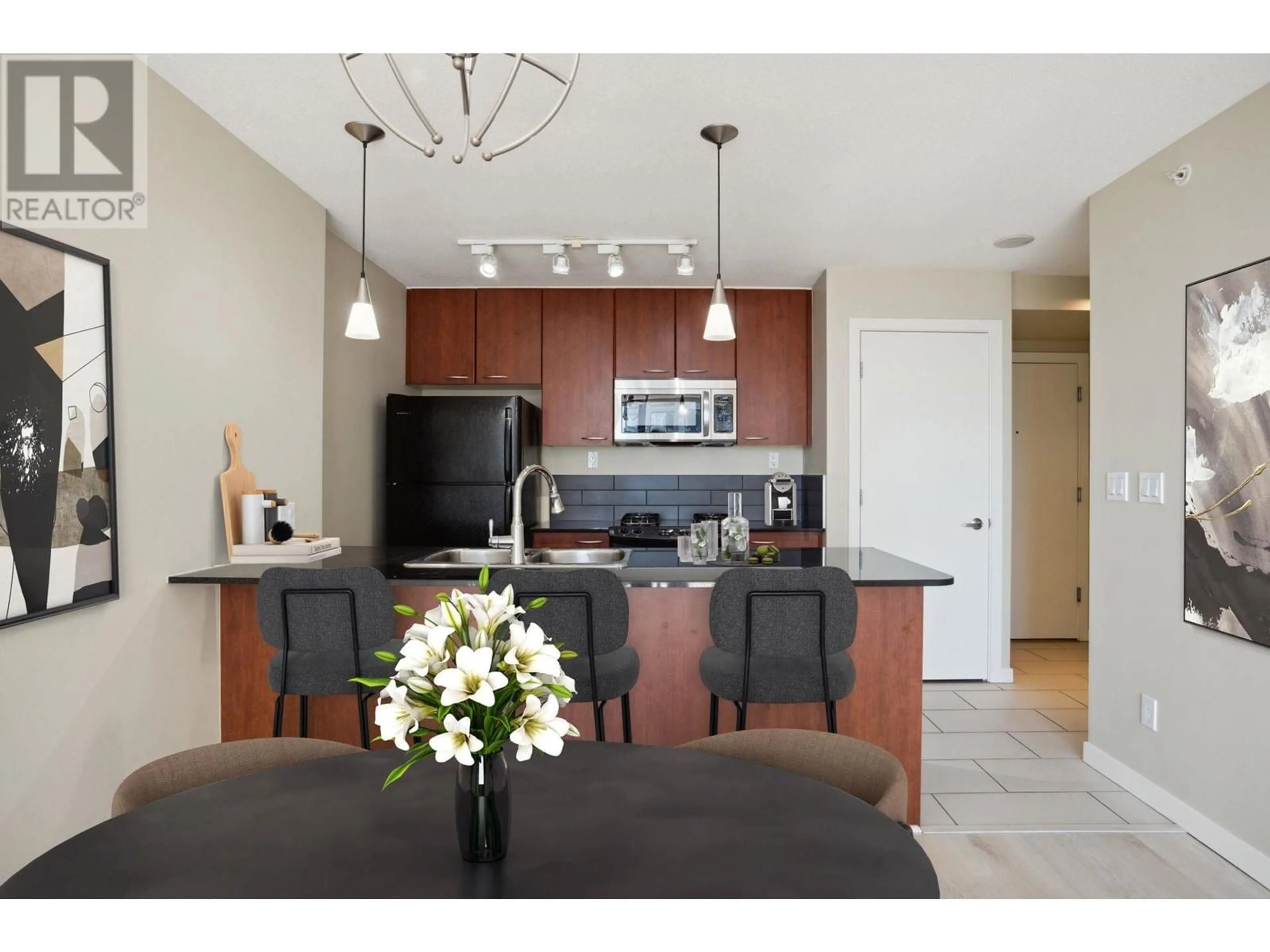 Open concept kitchen, unknown for 2009 - 7178 COLLIER STREET, Burnaby British Columbia V5E4N7