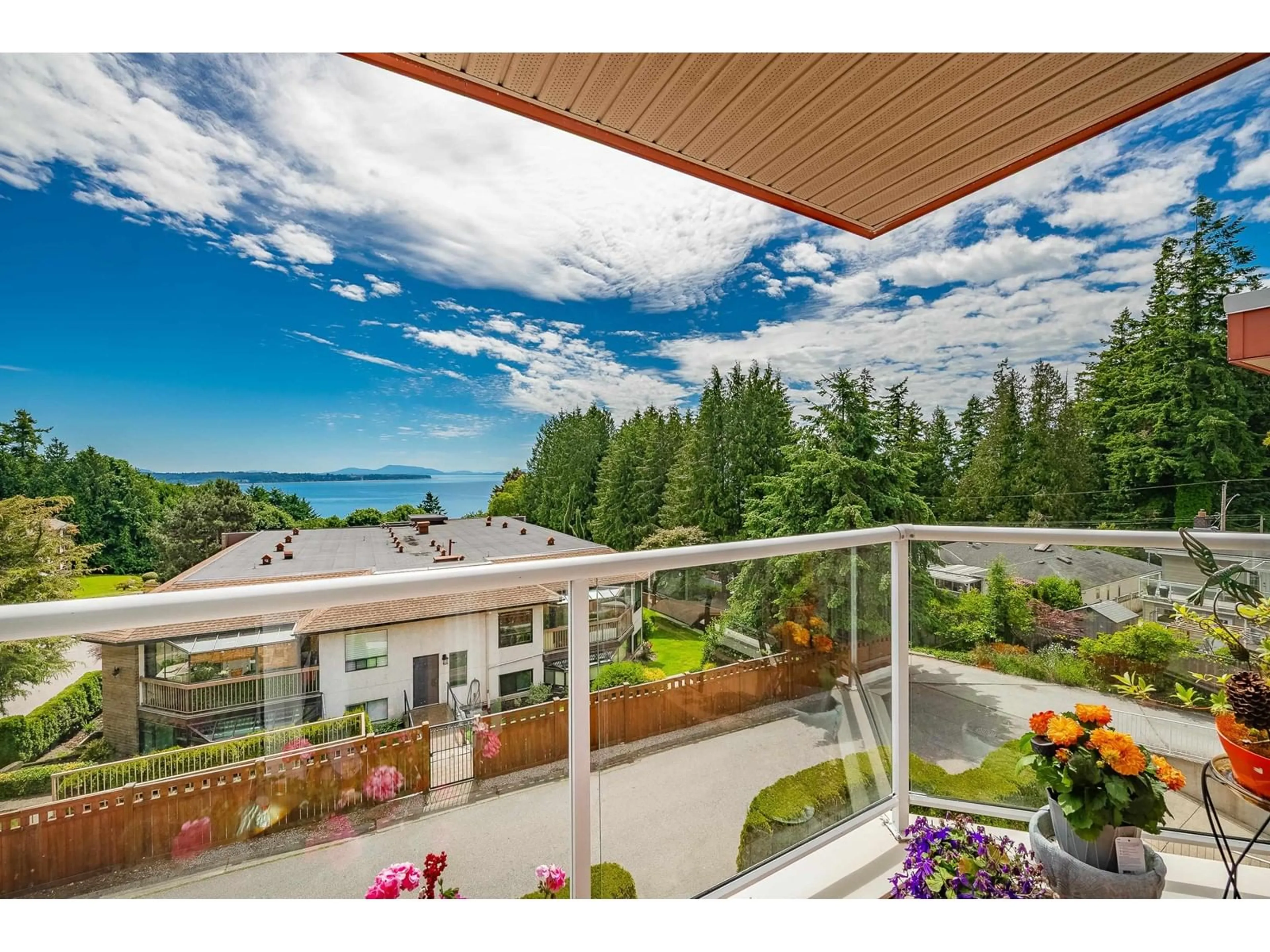 Patio, water/lake/river/ocean view for 104 - 14934 THRIFT, White Rock British Columbia V4B2J9