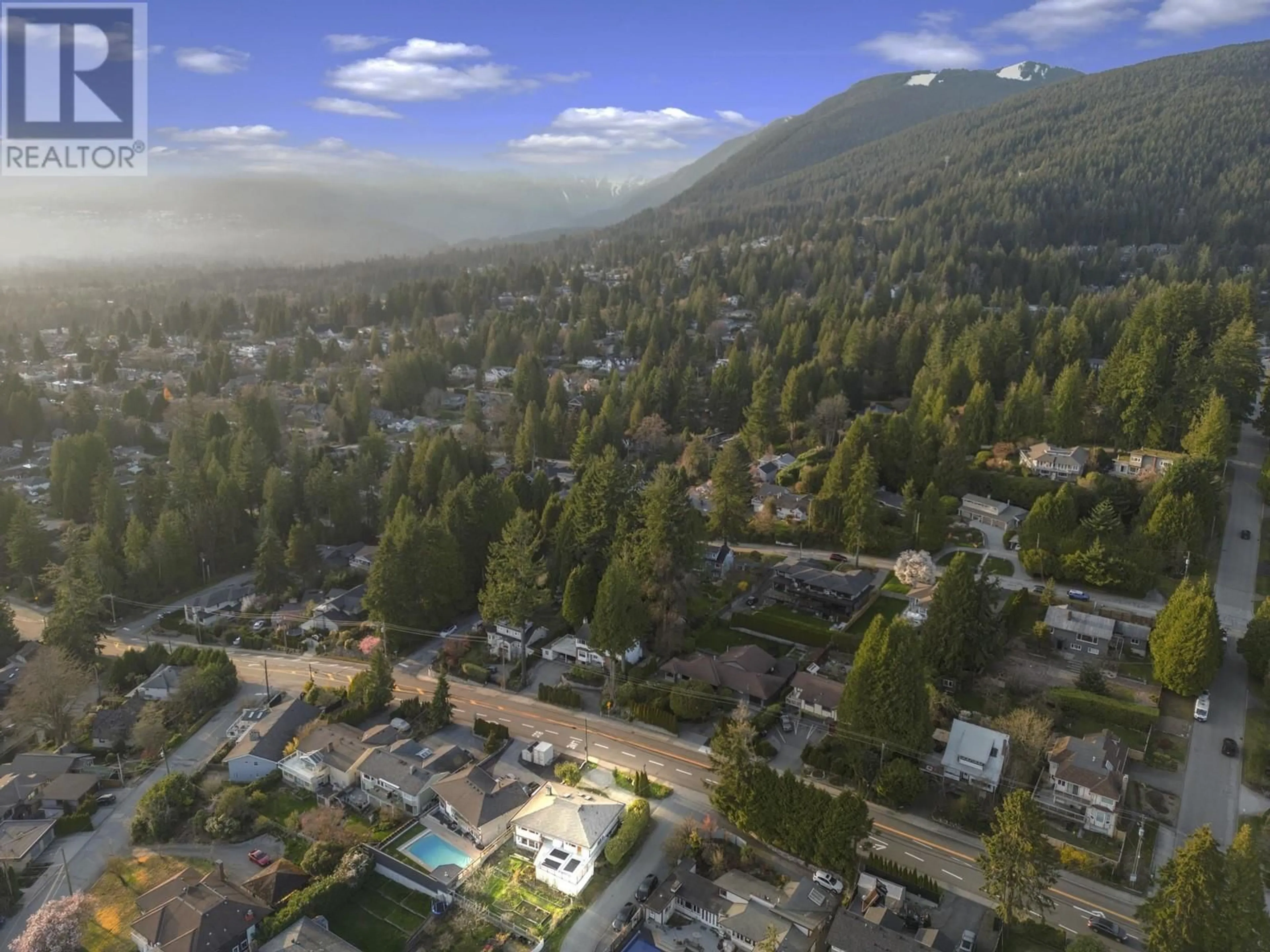 A pic from outside/outdoor area/front of a property/back of a property/a pic from drone, mountain view for 437 29TH STREET, North Vancouver British Columbia V7N1E2