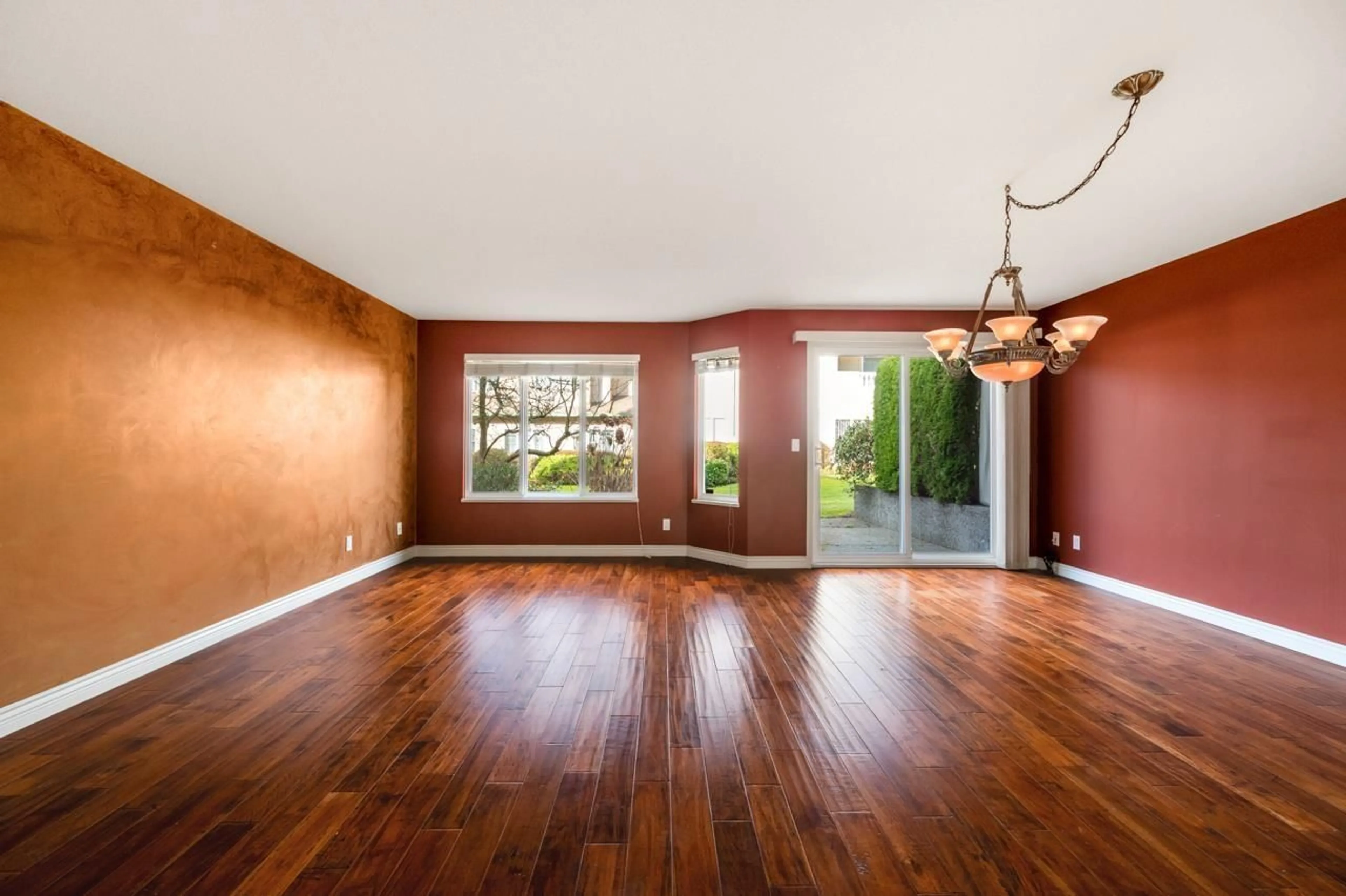 Indoor entryway for 200 - 13888 70, Surrey British Columbia V3W0R8