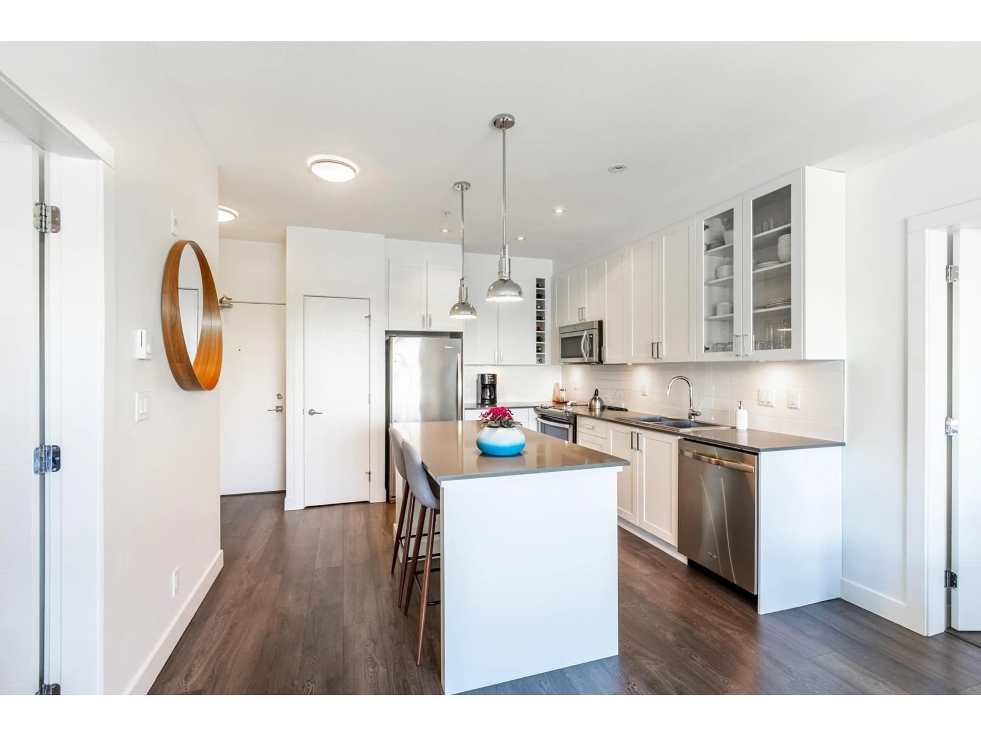 Open concept kitchen, wood/laminate floor for 314 - 16388 64, Surrey British Columbia V3S6X6