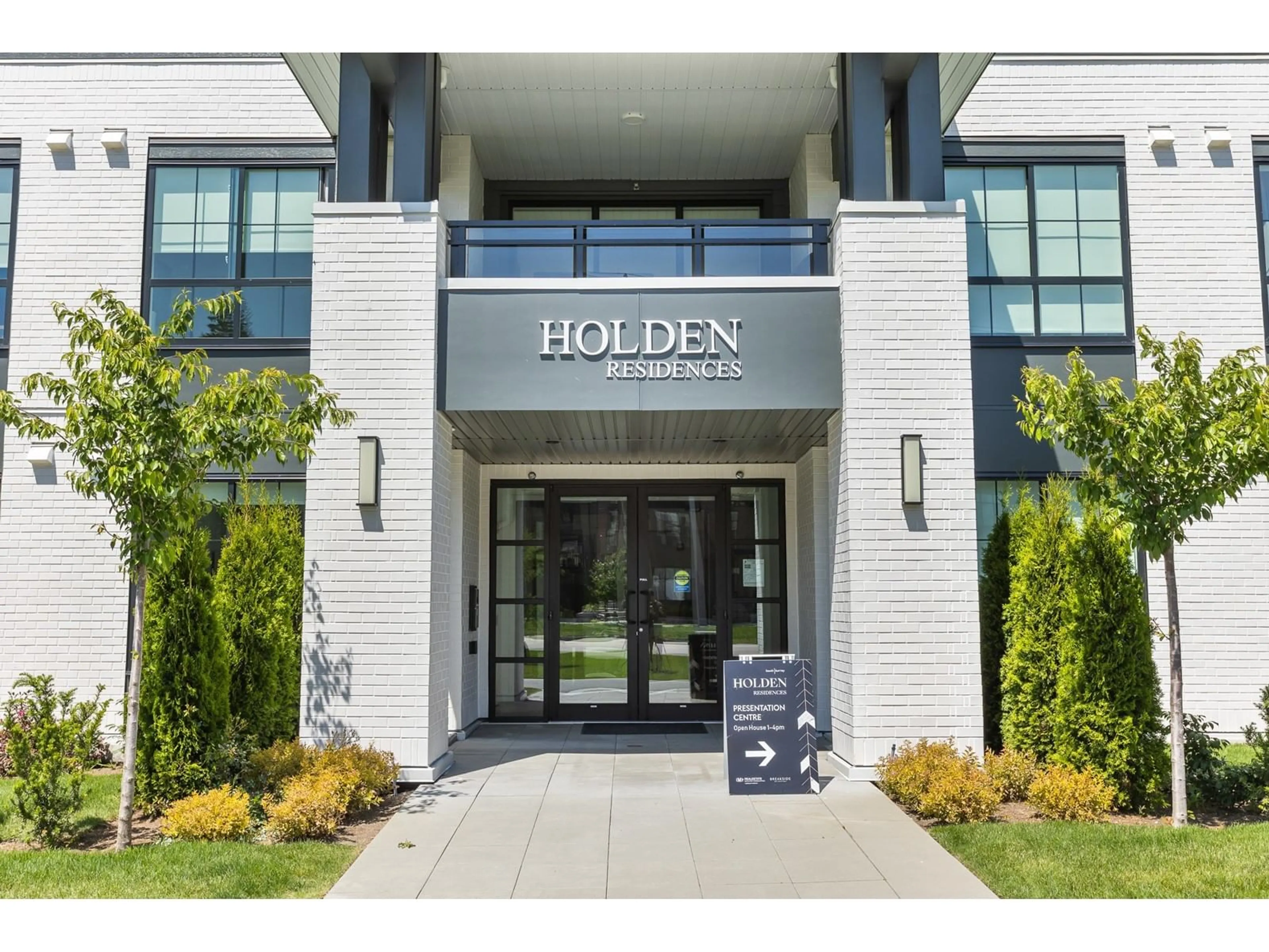 Indoor foyer for 304 - 2425 166, Surrey British Columbia V3S0B8