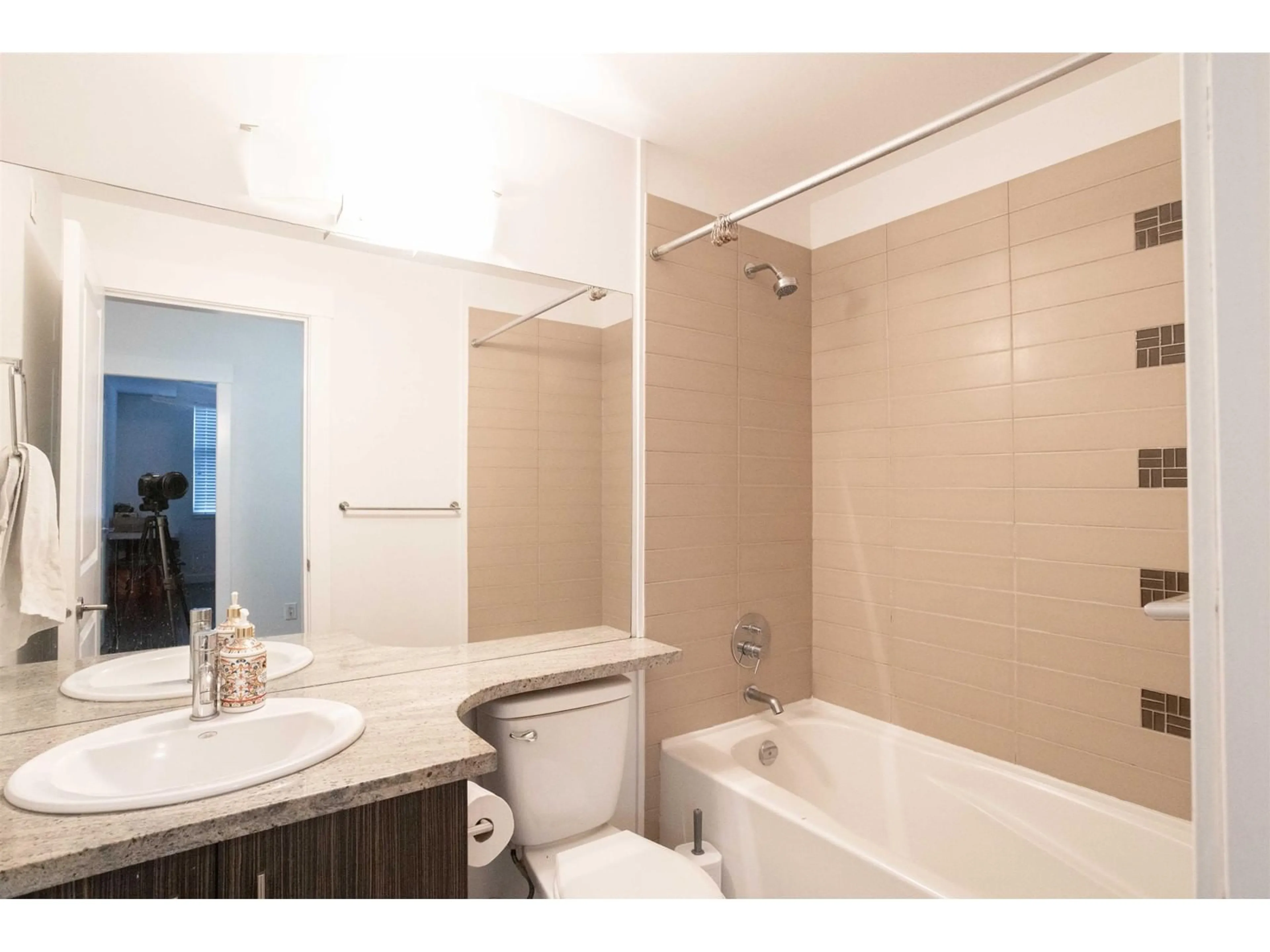 Standard bathroom, unknown for 210 - 33545 RAINBOW, Abbotsford British Columbia V2S0B9