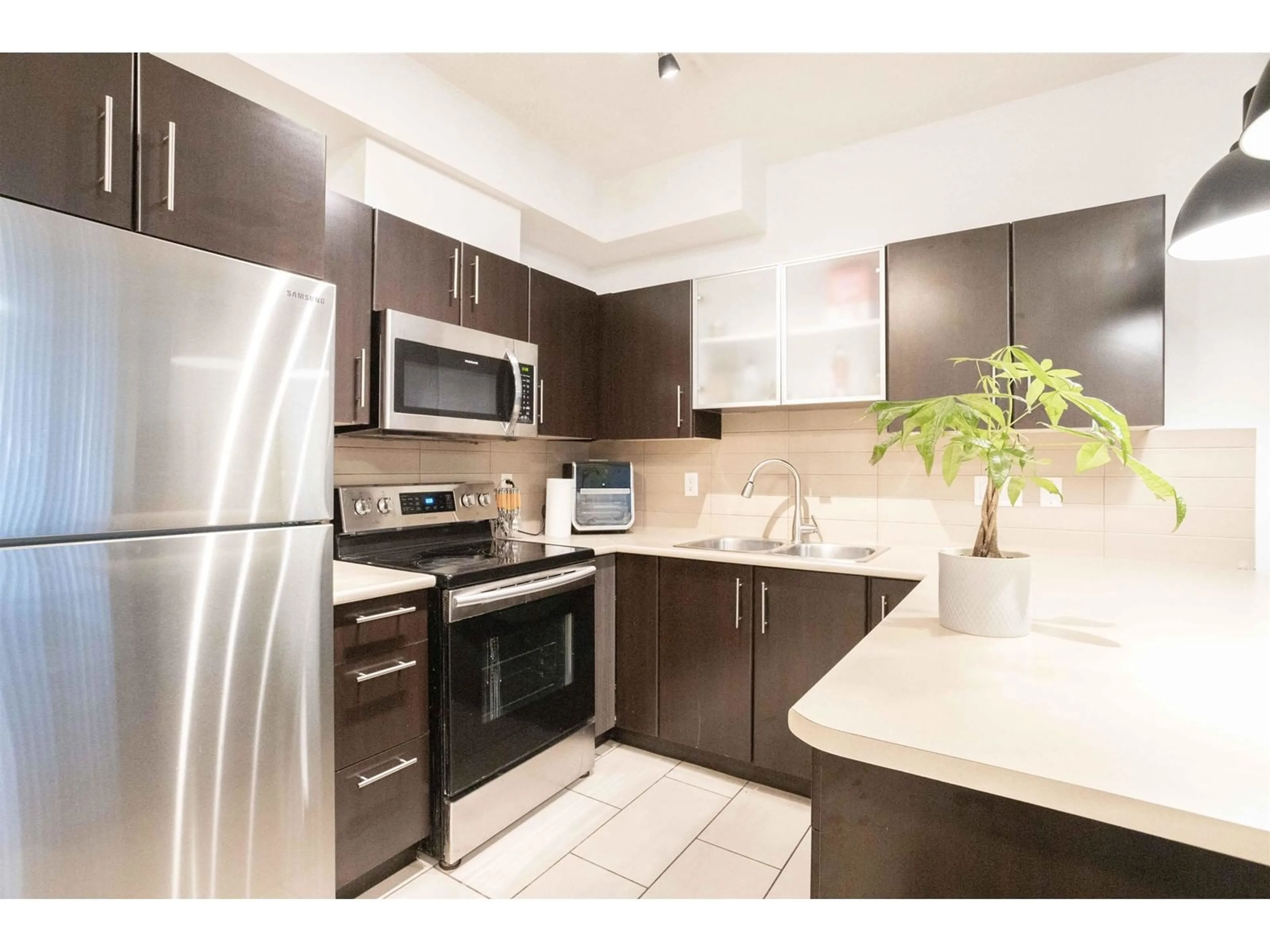 Standard kitchen, ceramic/tile floor for 210 - 33545 RAINBOW, Abbotsford British Columbia V2S0B9
