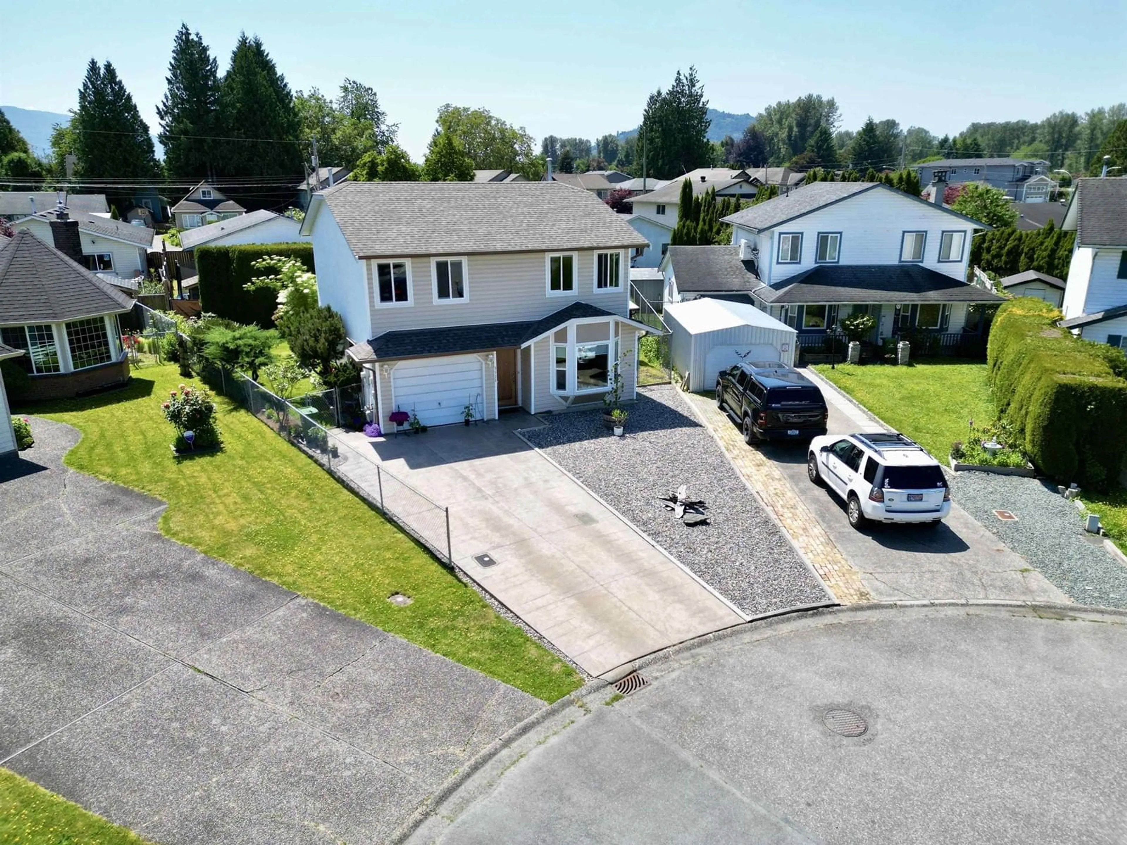 A pic from outside/outdoor area/front of a property/back of a property/a pic from drone, street for 9525 NORTHVIEW STREET, Chilliwack British Columbia V2P7G8