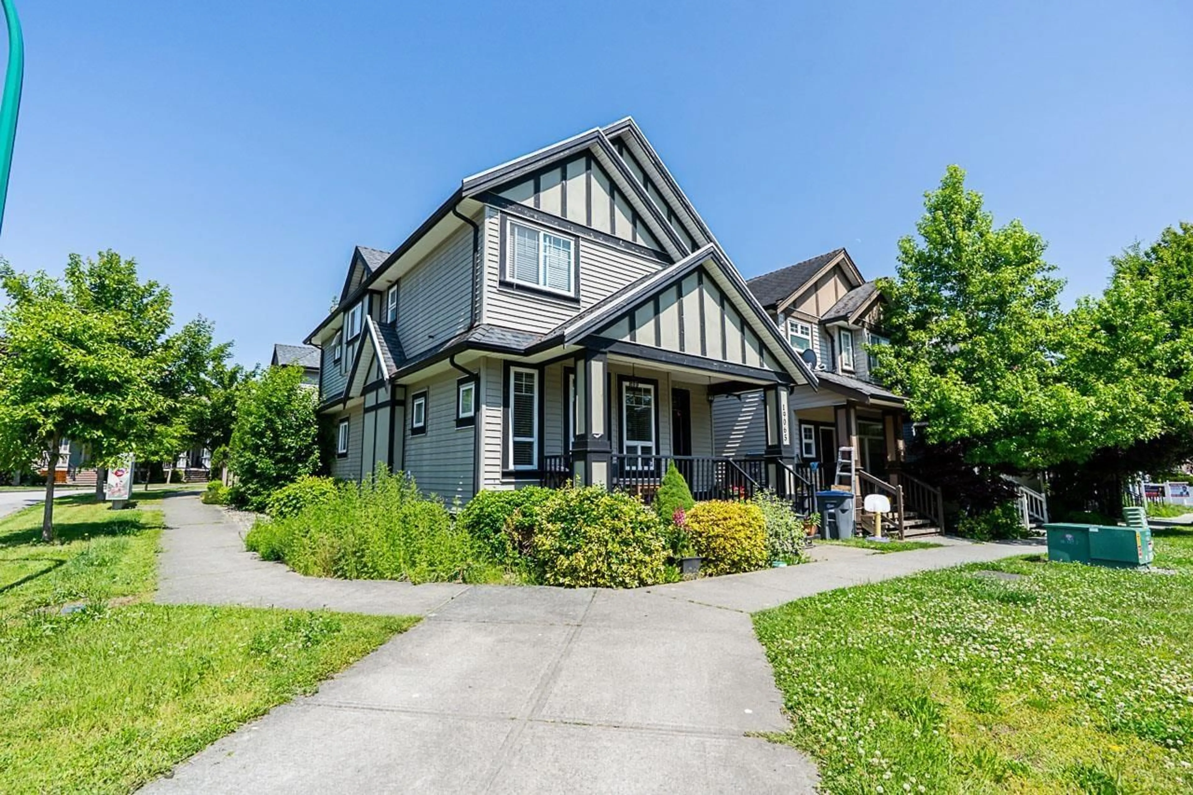 Home with vinyl exterior material, street for 19065 67, Surrey British Columbia V4N6A4
