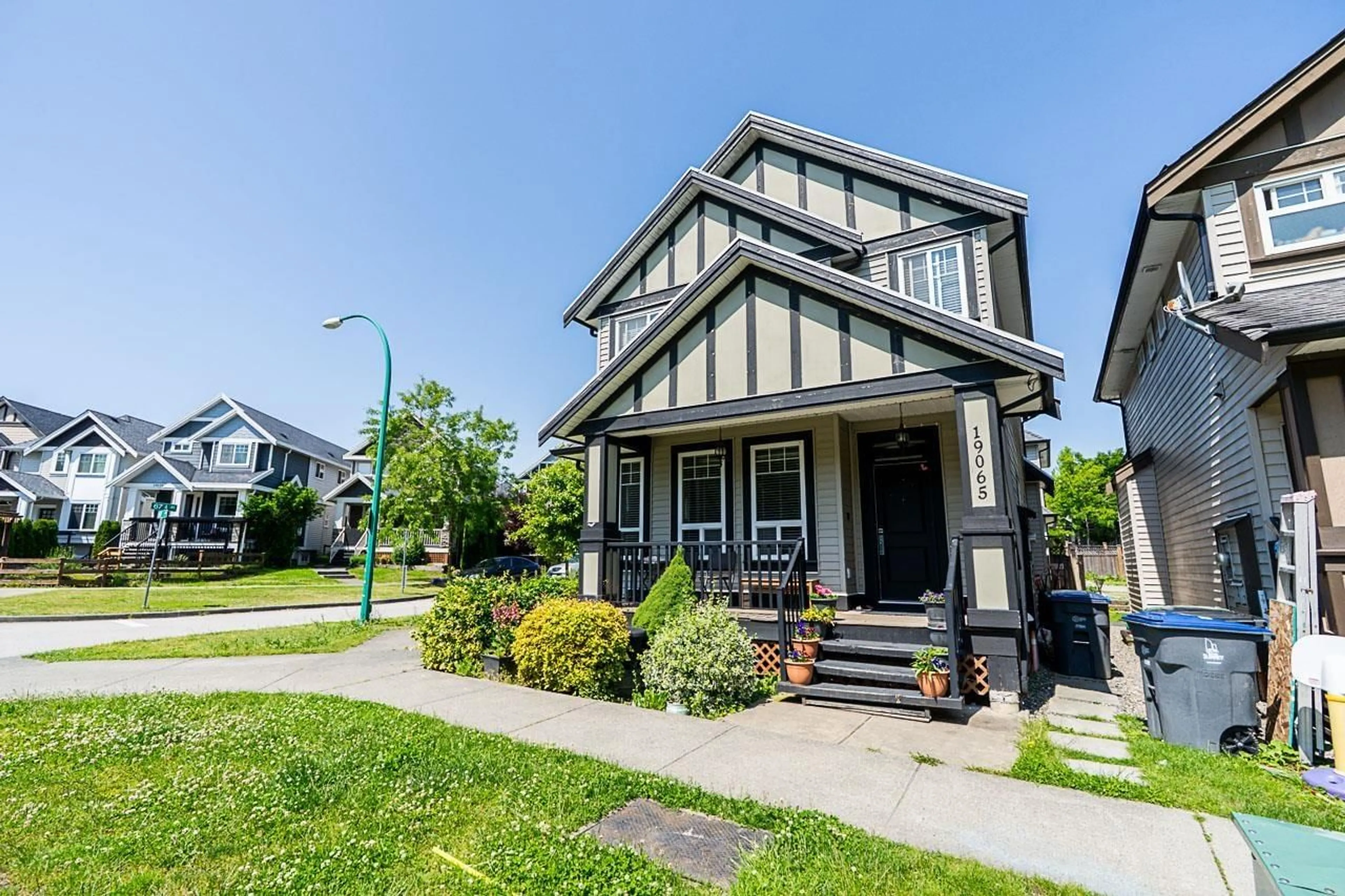 Home with vinyl exterior material, street for 19065 67, Surrey British Columbia V4N6A4