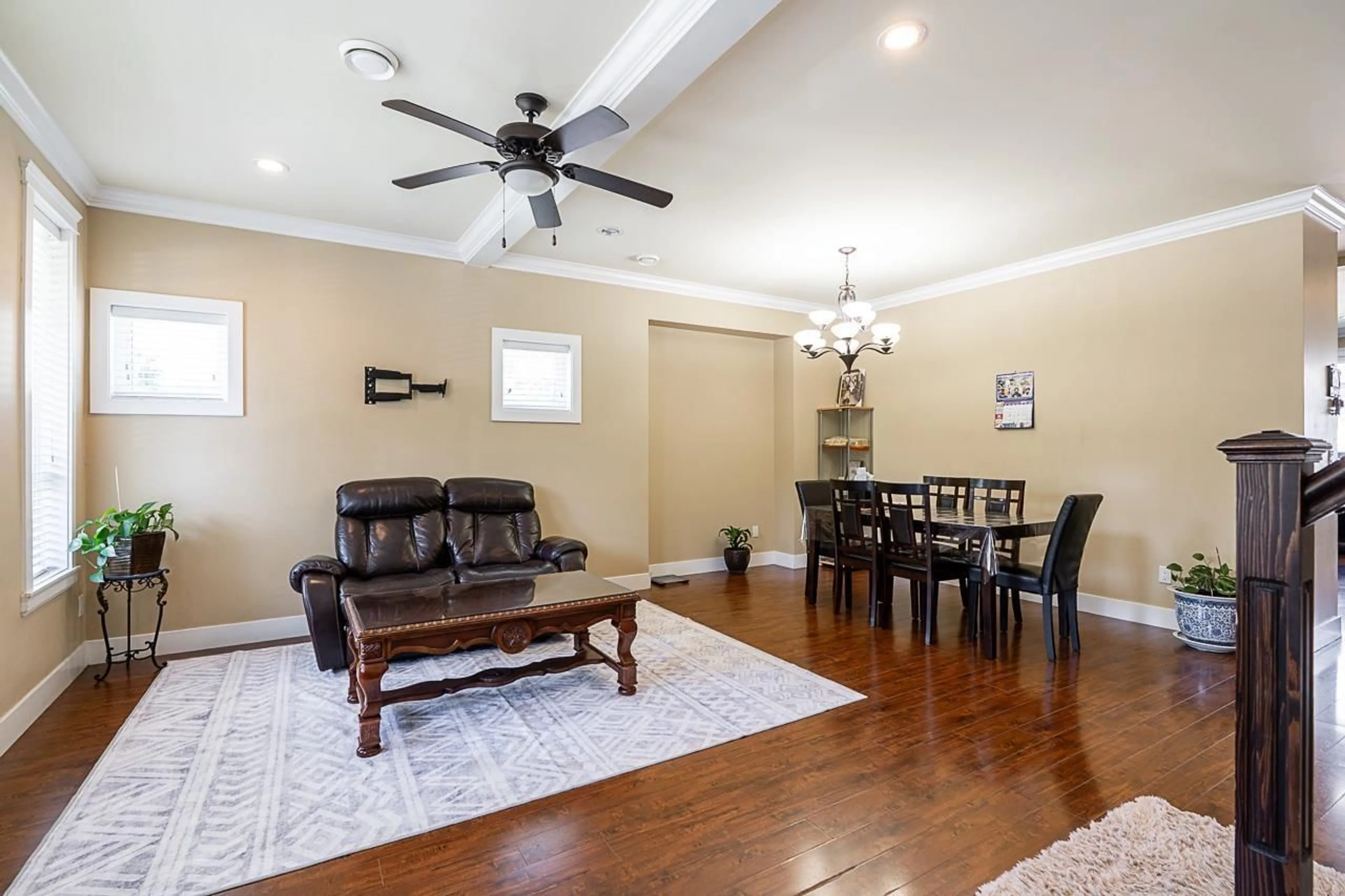 Living room with furniture, wood/laminate floor for 19065 67, Surrey British Columbia V4N6A4
