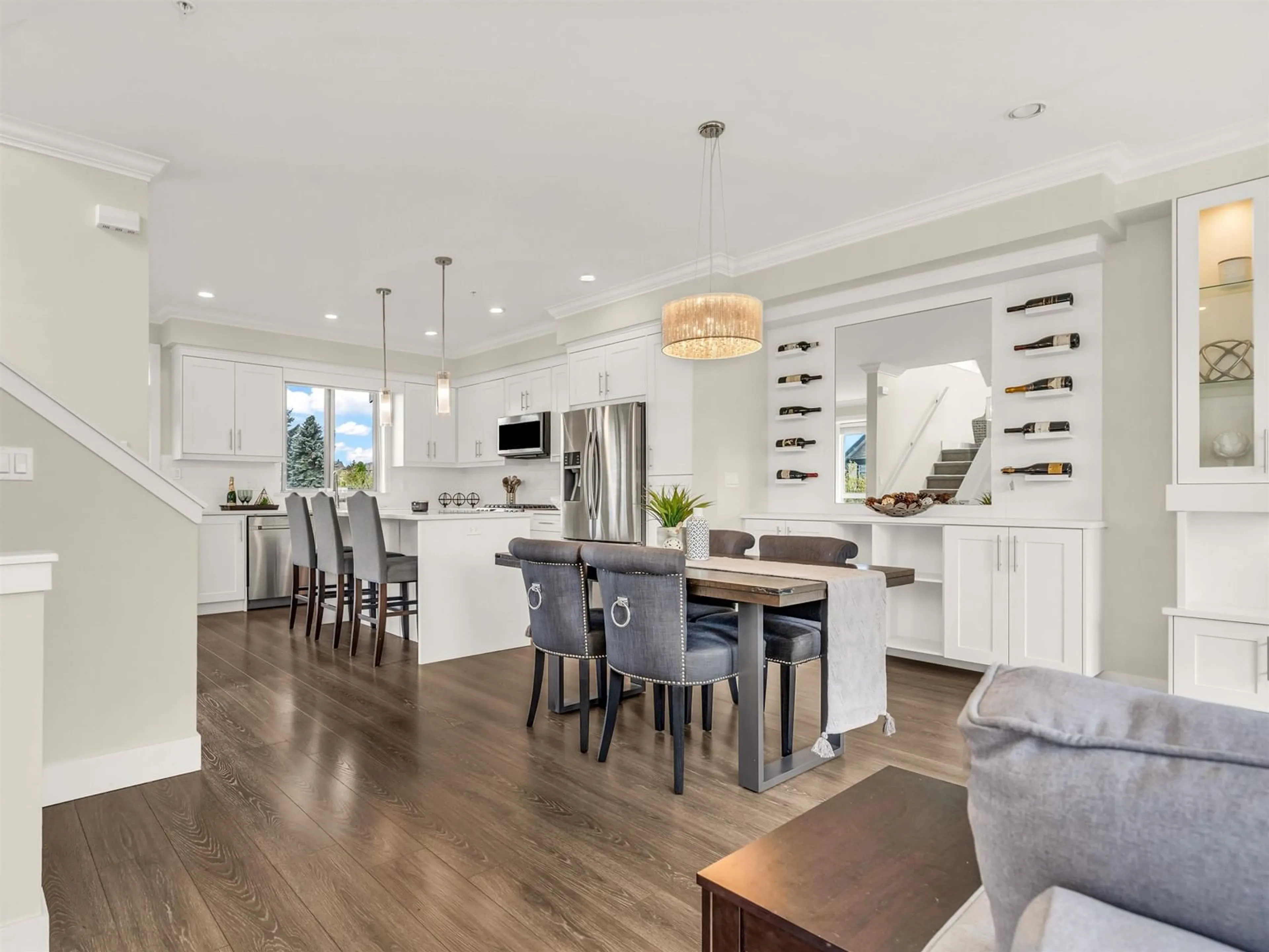 Open concept kitchen, wood/laminate floor for 101 - 19913 70, Langley British Columbia V2Y0S9