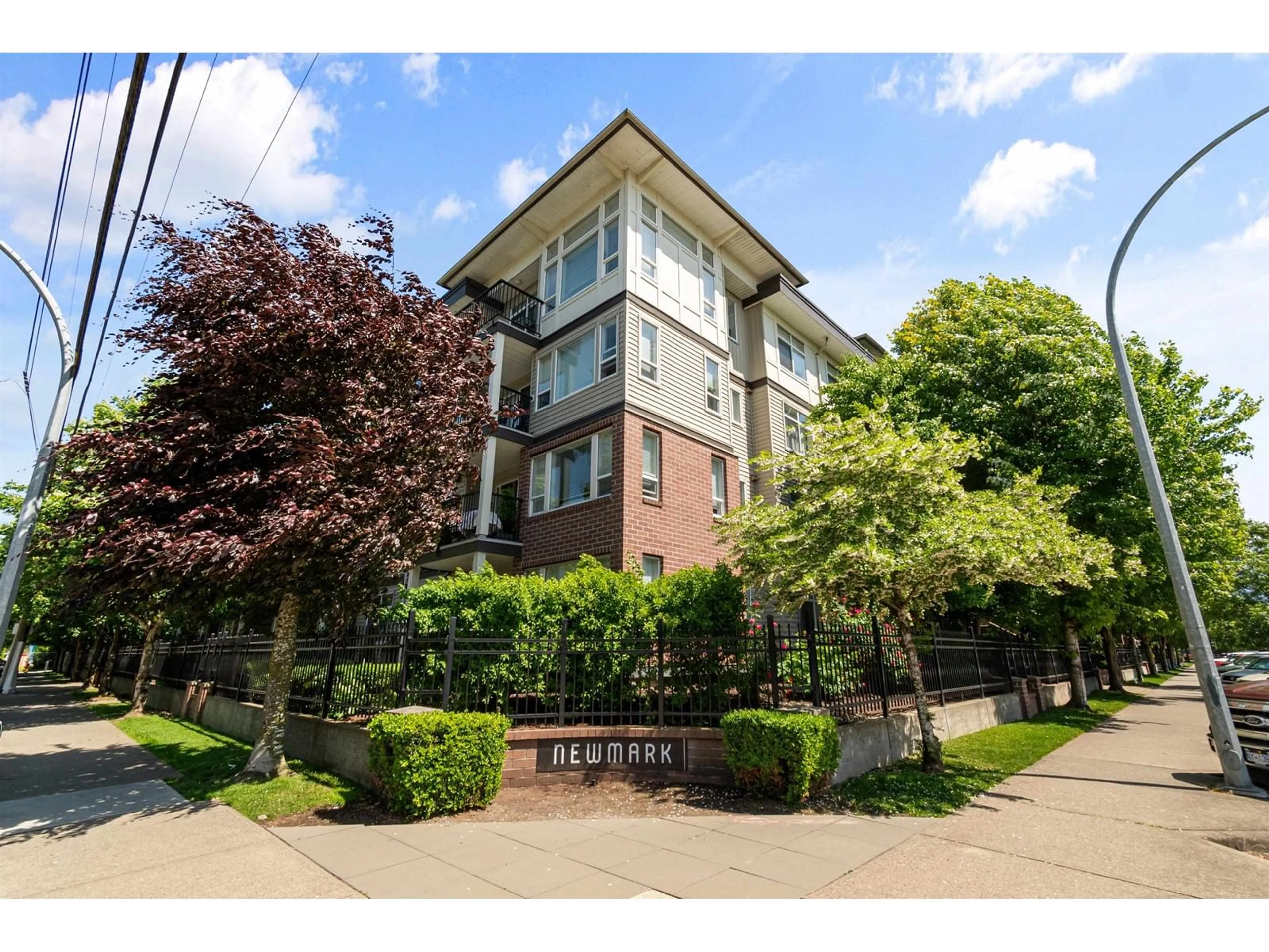 Patio, building for 203 - 9422 VICTOR STREET, Chilliwack British Columbia V2P0B8