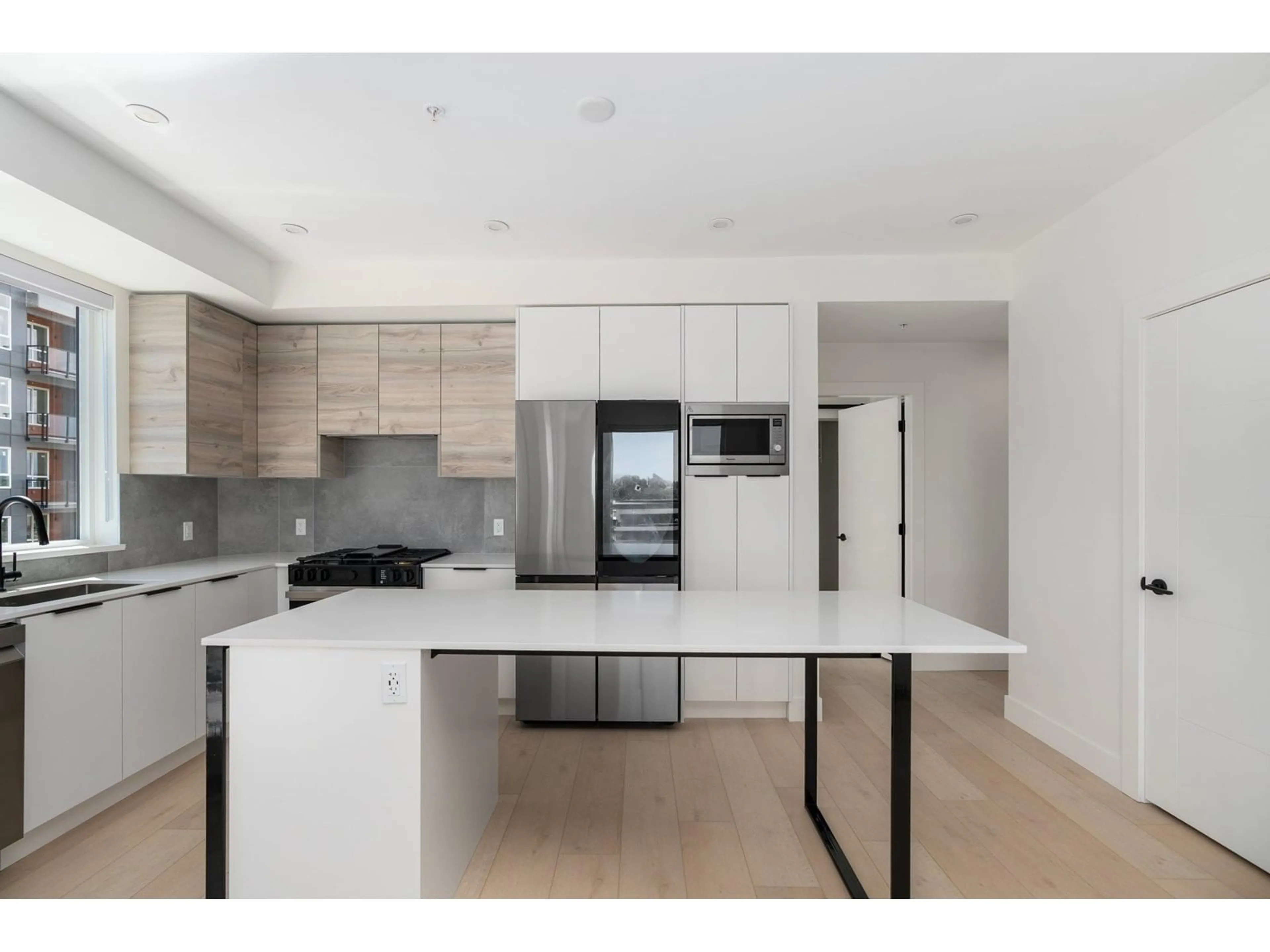 Open concept kitchen, unknown for 411 - 30490 CARDINAL, Abbotsford British Columbia V2T0C5