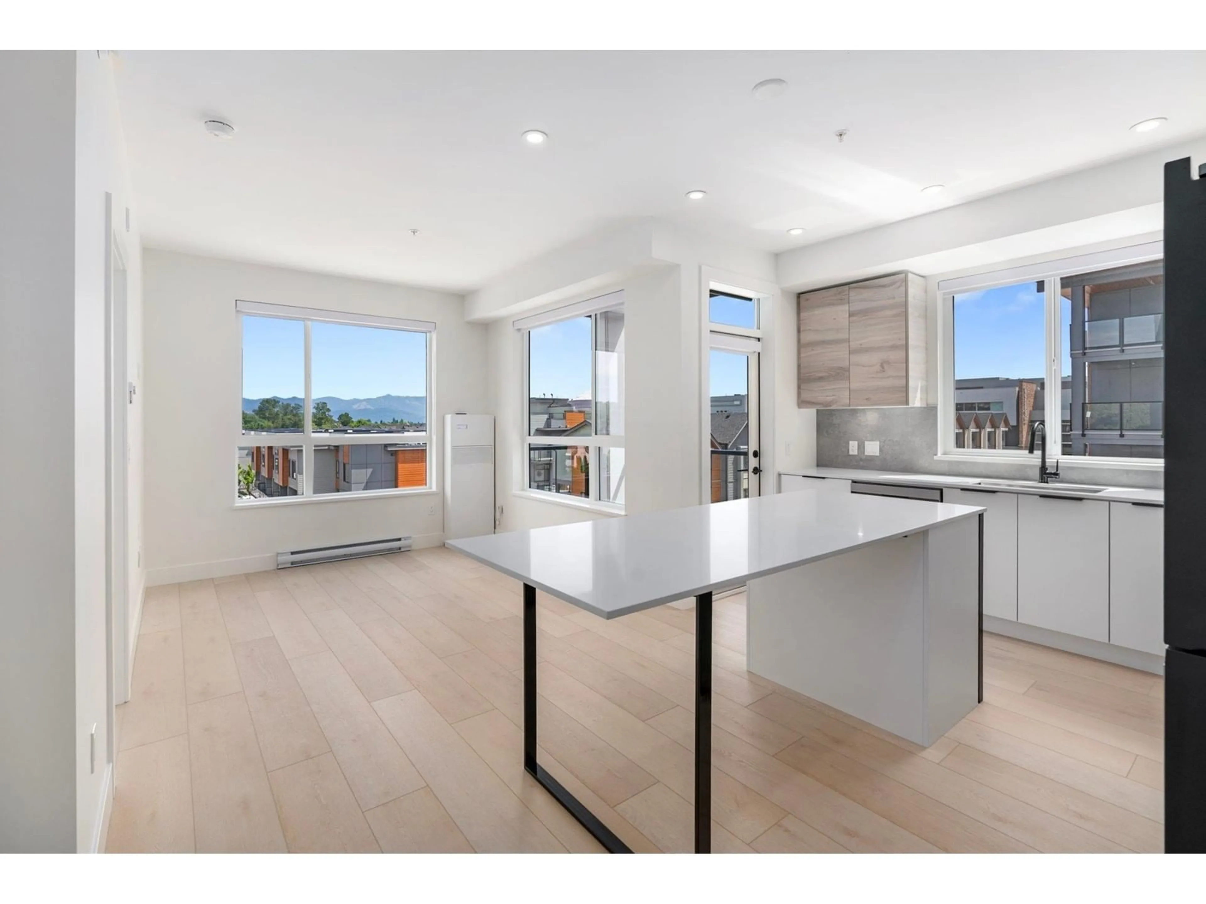 Open concept kitchen, unknown for 411 - 30490 CARDINAL, Abbotsford British Columbia V2T0C5