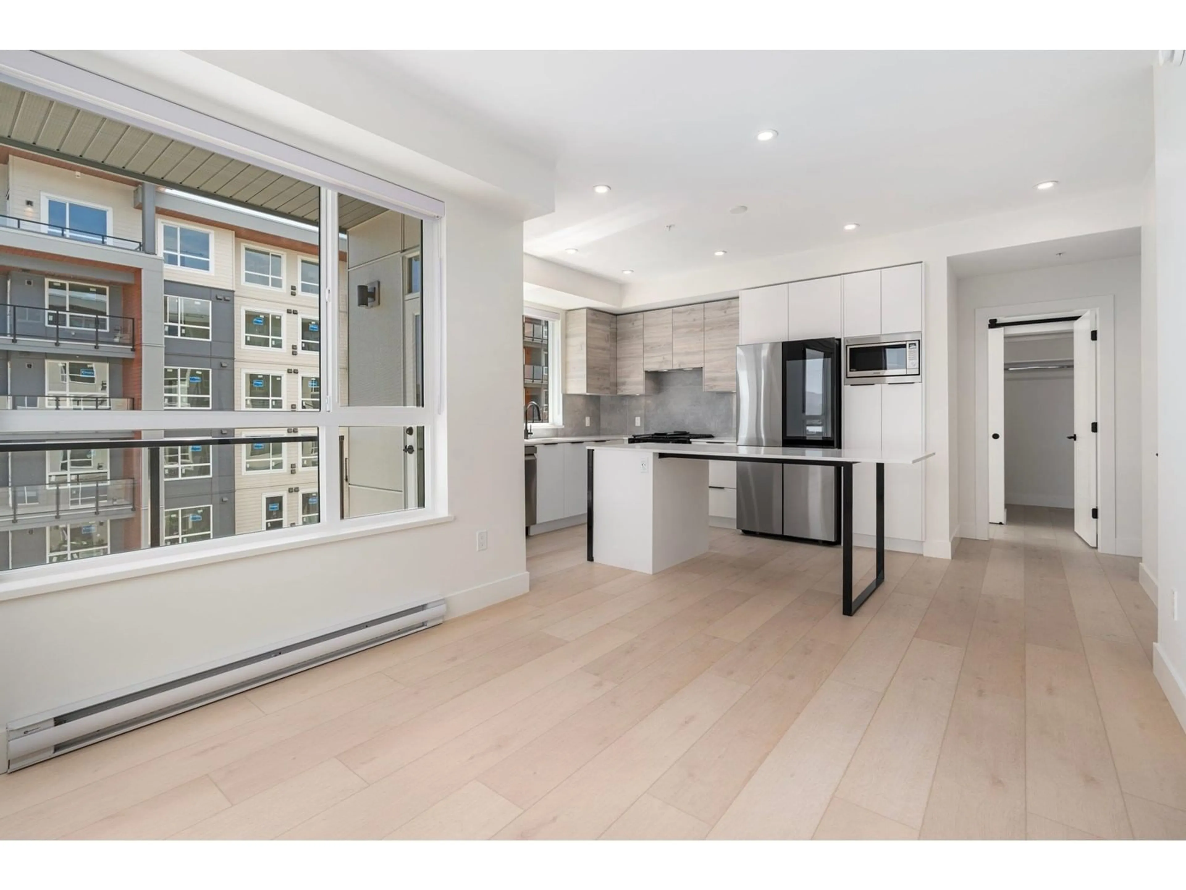 Open concept kitchen, unknown for 411 - 30490 CARDINAL, Abbotsford British Columbia V2T0C5