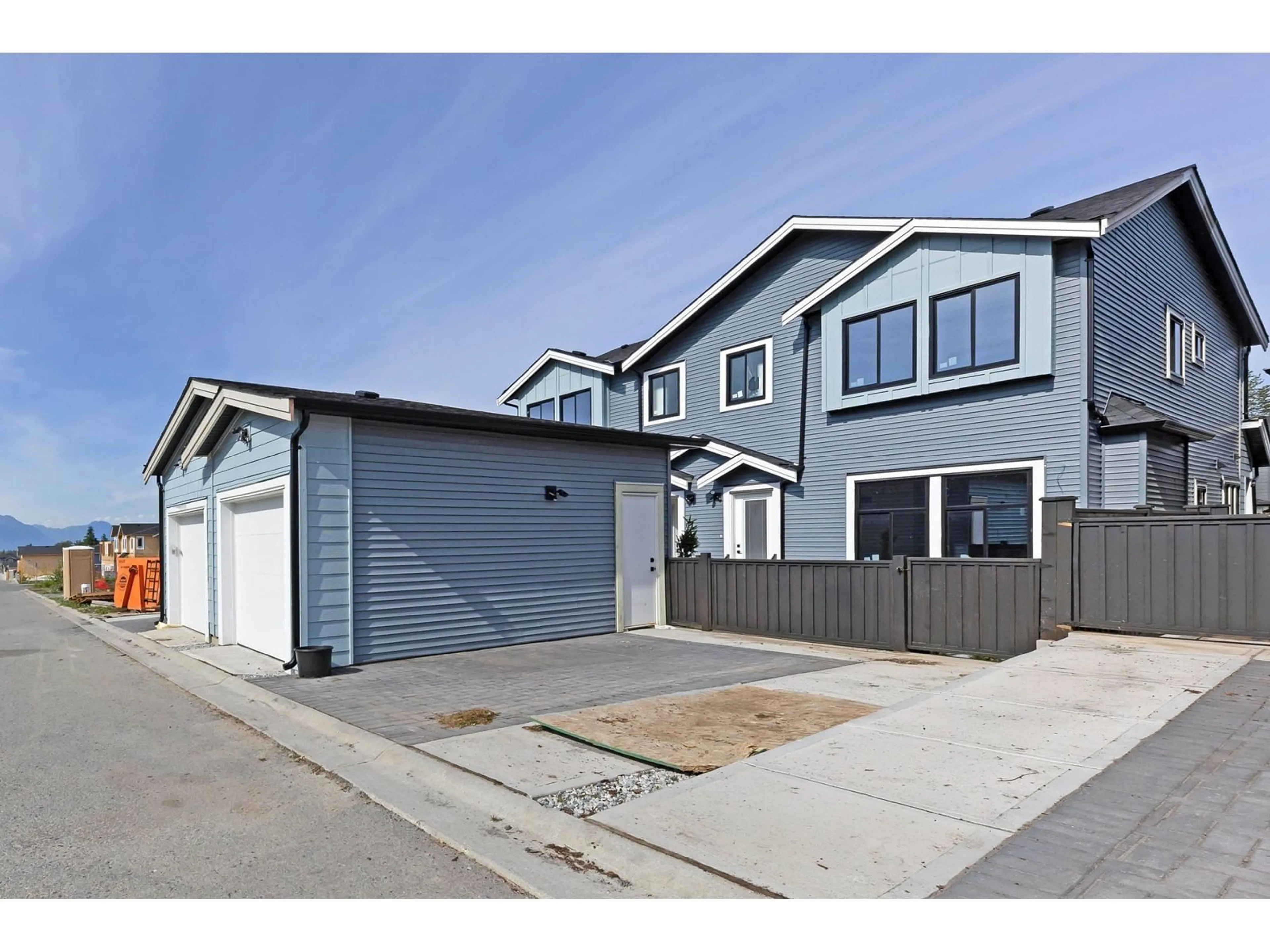 Unknown for 7637 197, Langley British Columbia V2Y3T4