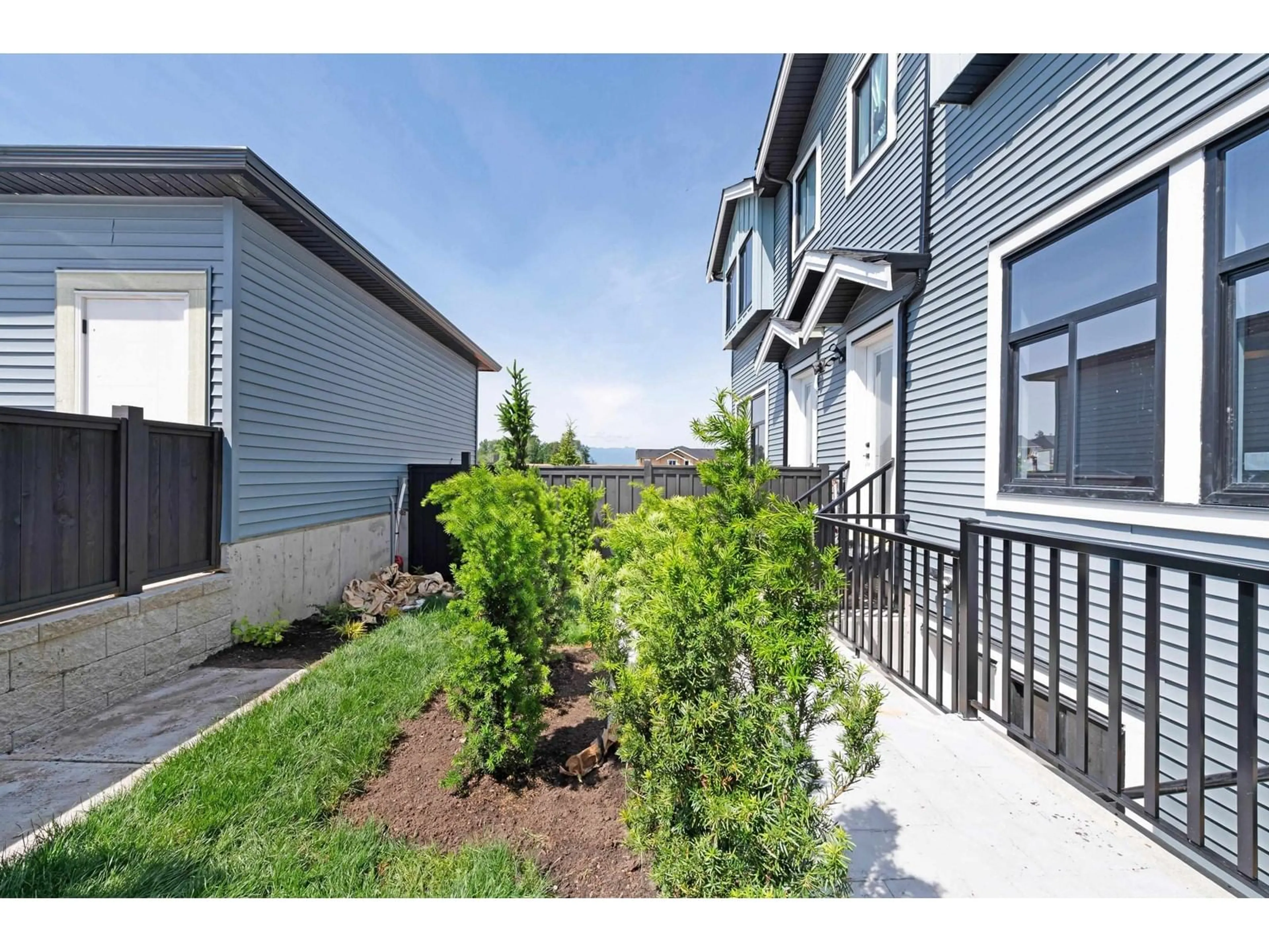 Unknown for 7637 197, Langley British Columbia V2Y3T4