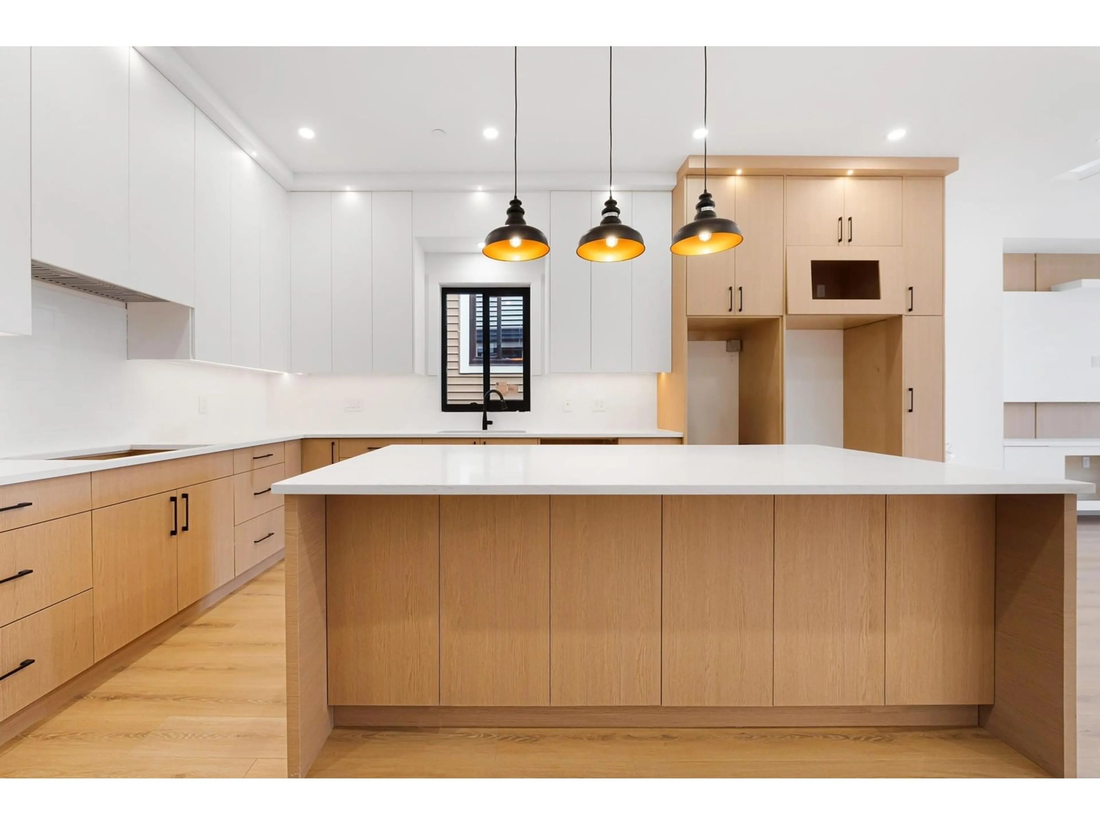 Contemporary kitchen, wood/laminate floor for 7637 197, Langley British Columbia V2Y3T4