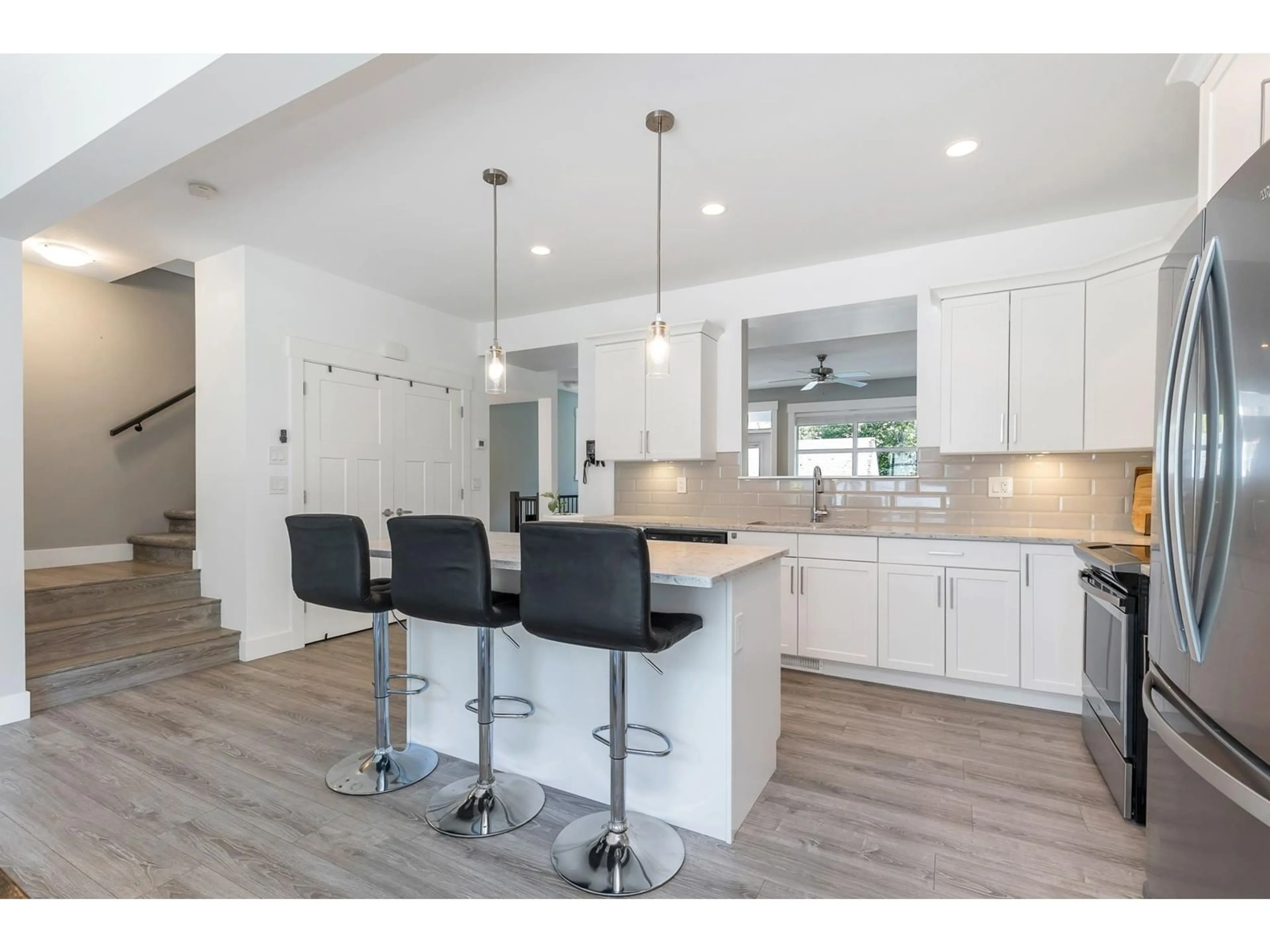 Open concept kitchen, wood/laminate floor for 10 - 386 PINE AVENUE, Harrison Hot Springs British Columbia V0M1K0