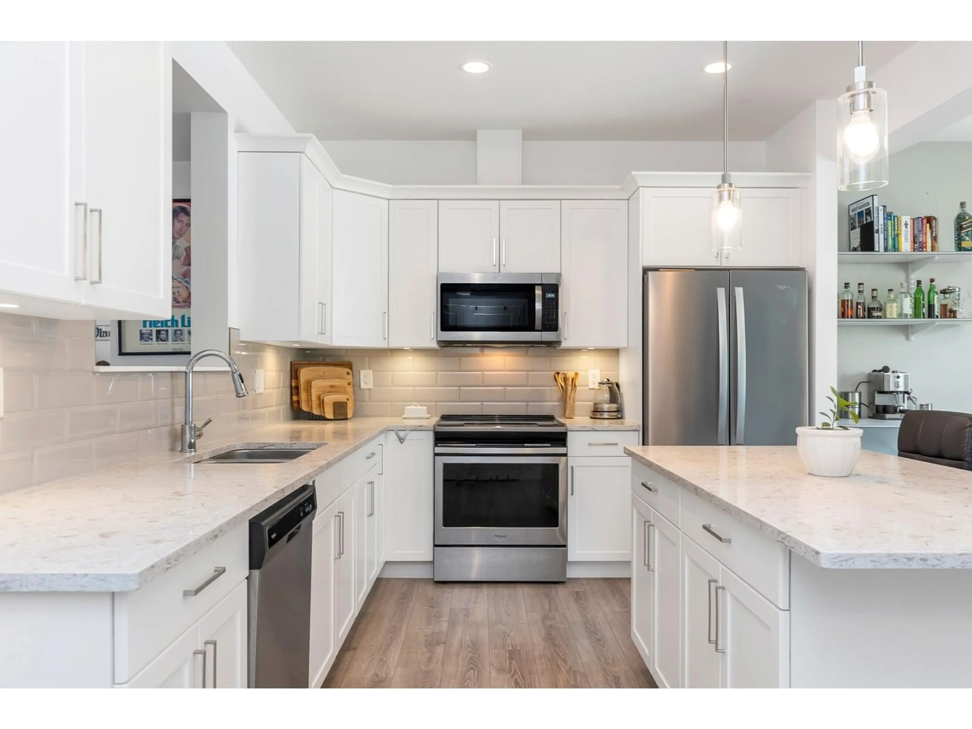 Open concept kitchen, ceramic/tile floor for 10 - 386 PINE AVENUE, Harrison Hot Springs British Columbia V0M1K0