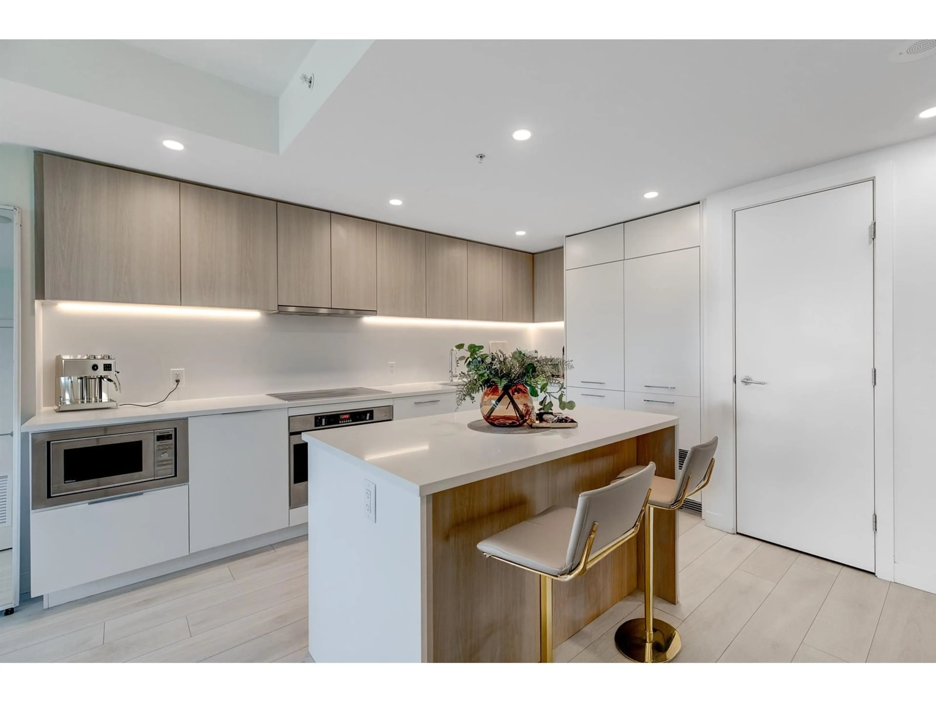 Open concept kitchen, unknown for 802 - 13318 104 AVENUE, Surrey British Columbia V3T0R2