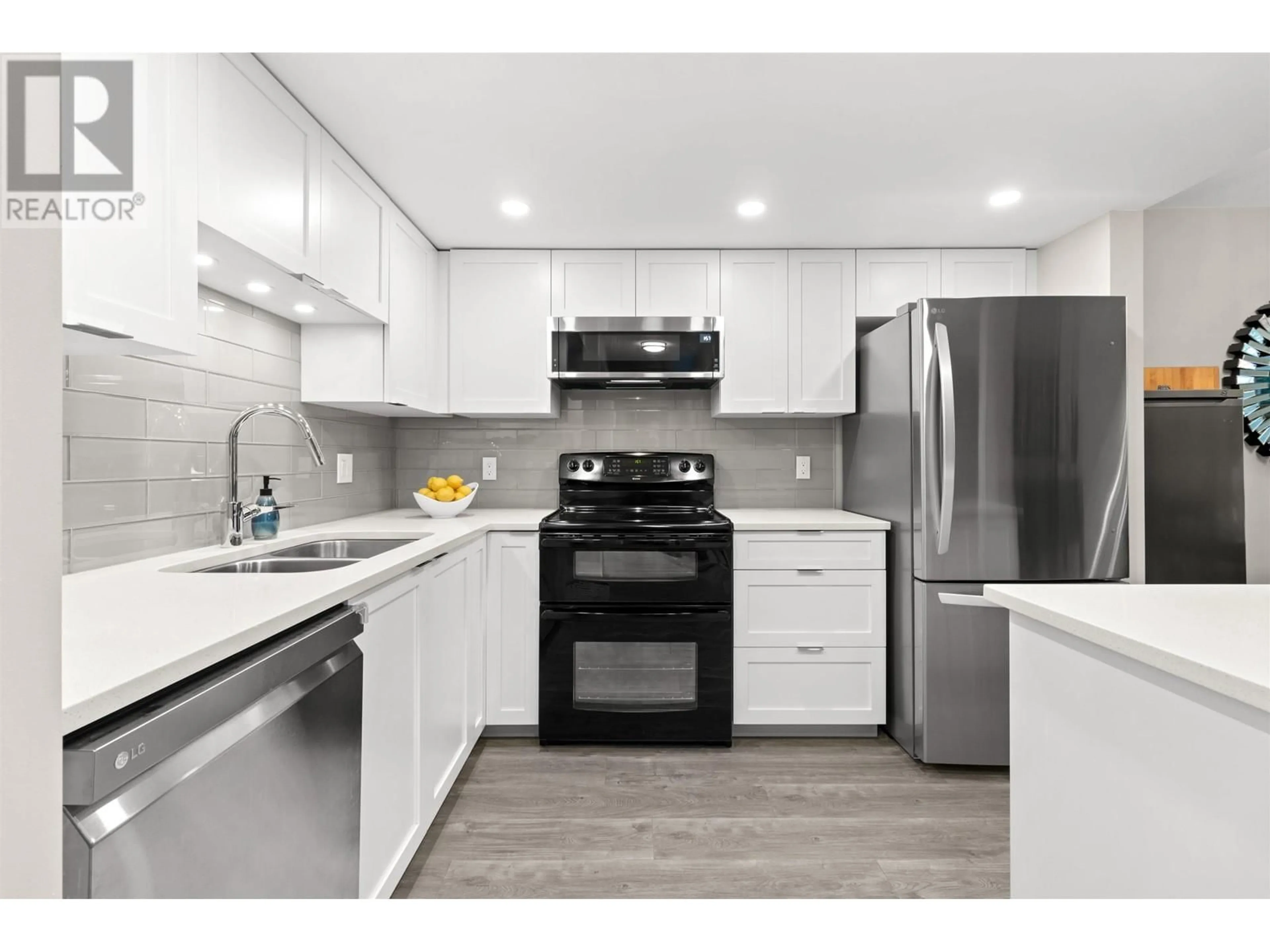 Standard kitchen, unknown for 204 - 285 NEWPORT DRIVE, Port Moody British Columbia V3H5J6
