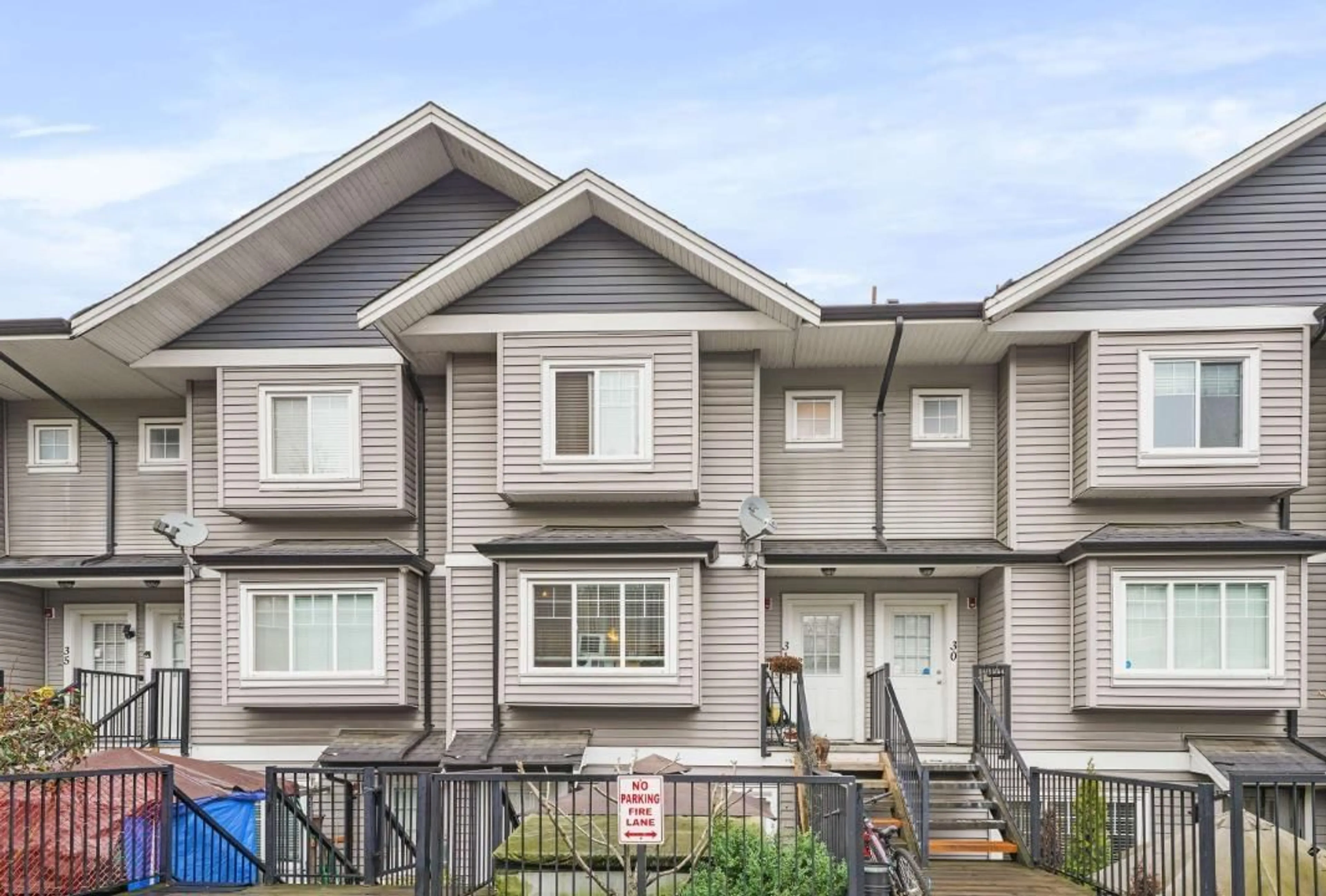 Home with vinyl exterior material, street for 31 - 11255 132, Surrey British Columbia V3R4R3