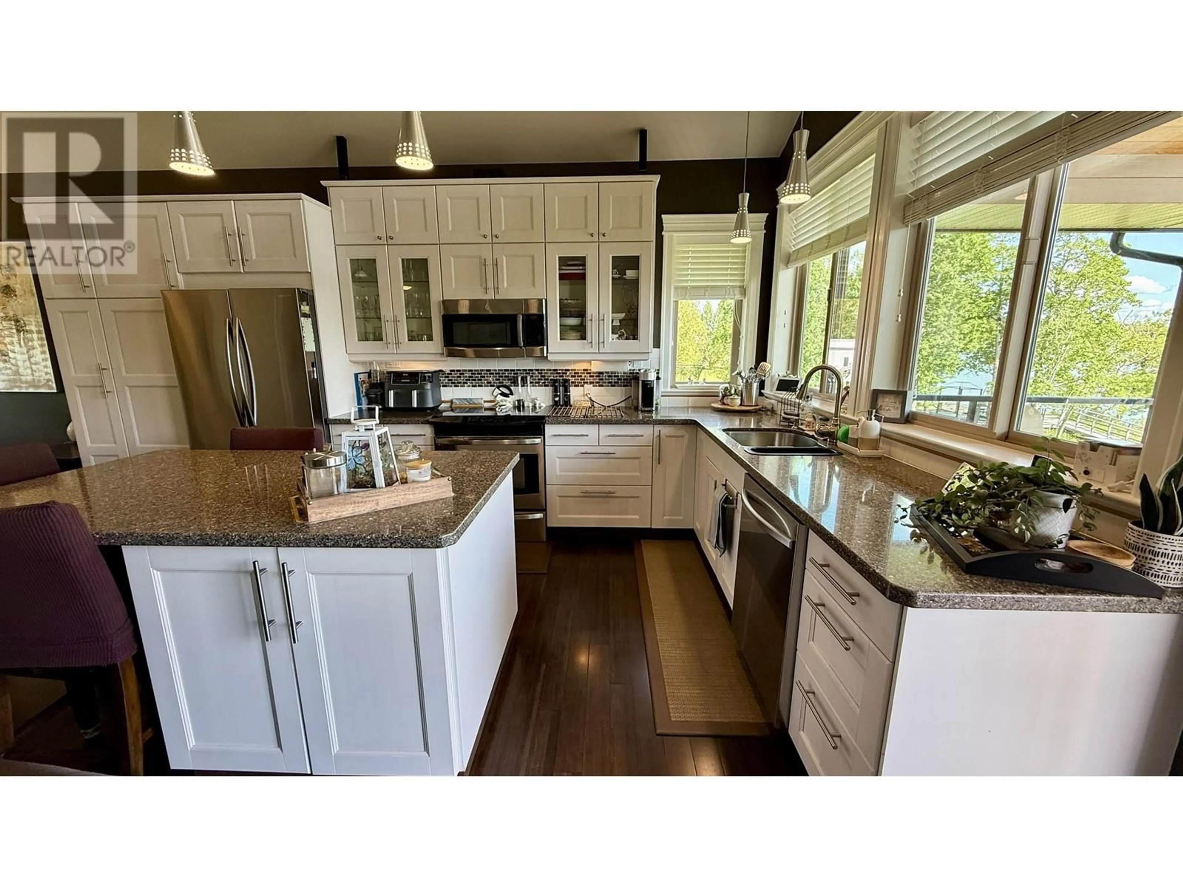 Open concept kitchen, unknown for 4828 HAMILTON ROAD, Lac La Hache British Columbia V0K1T0