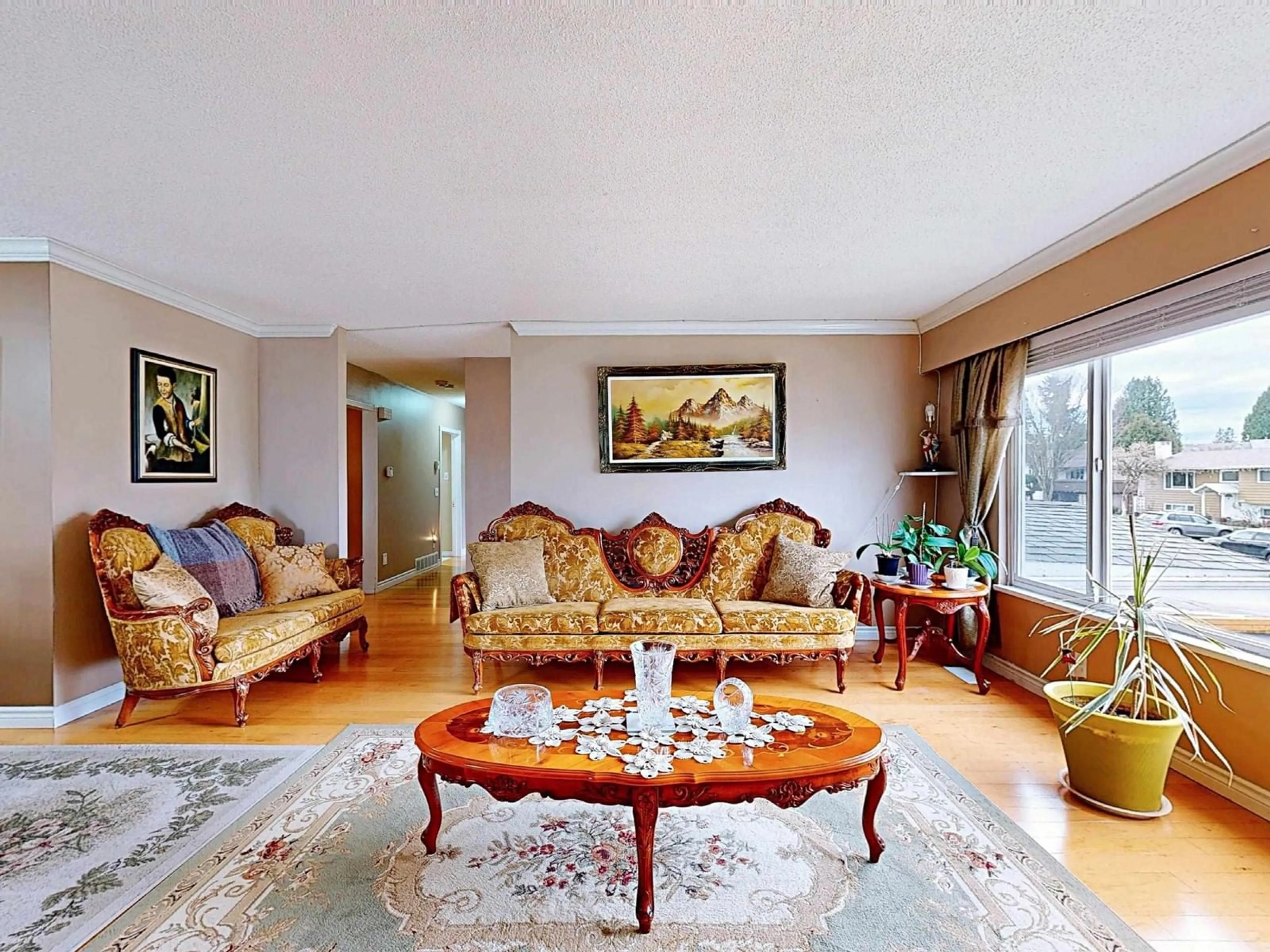 Living room with furniture, unknown for 11028 SWAN, Surrey British Columbia V3R5B6