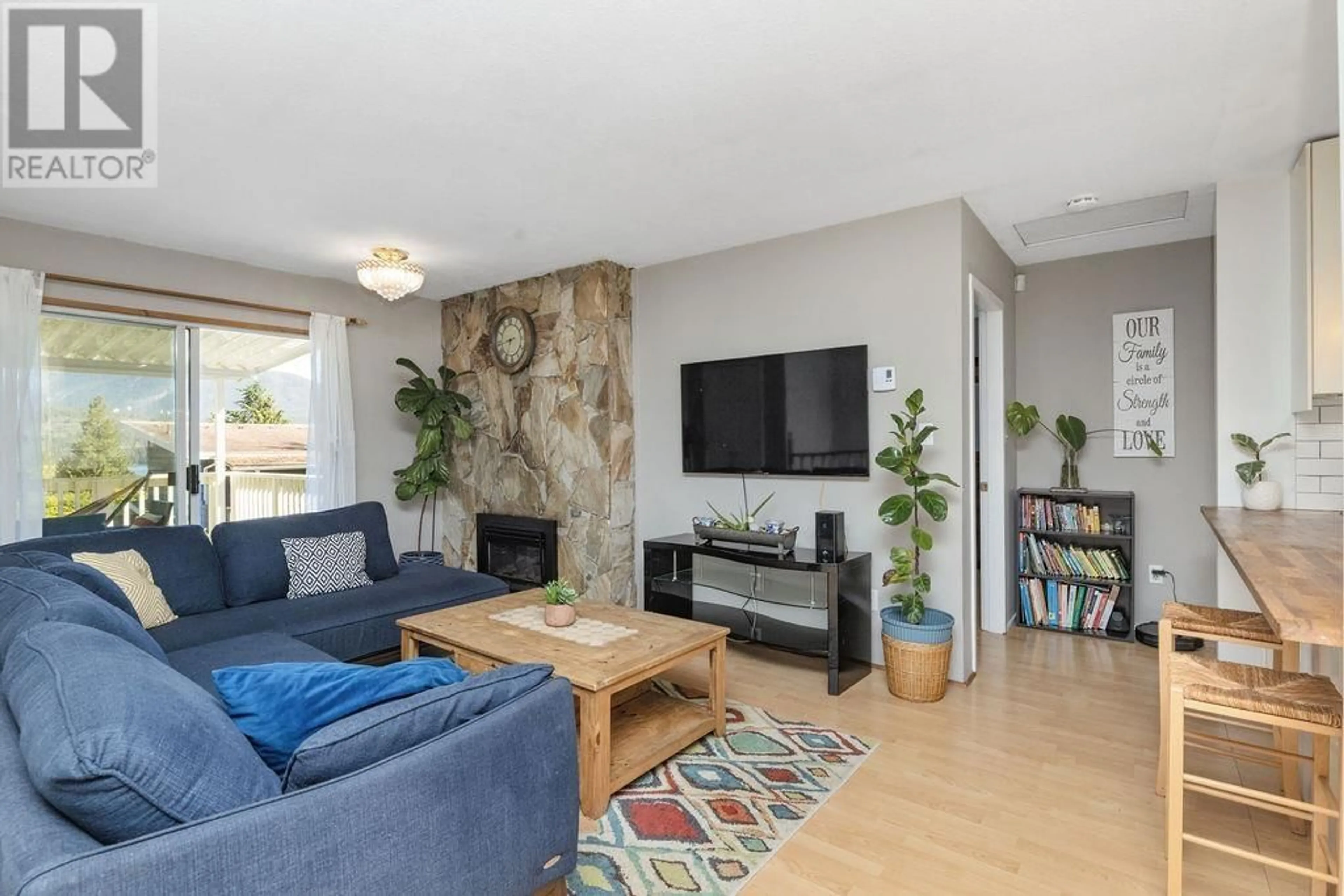 Living room with furniture, unknown for 6143 GALE AVENUE, Sechelt British Columbia V7Z0L5