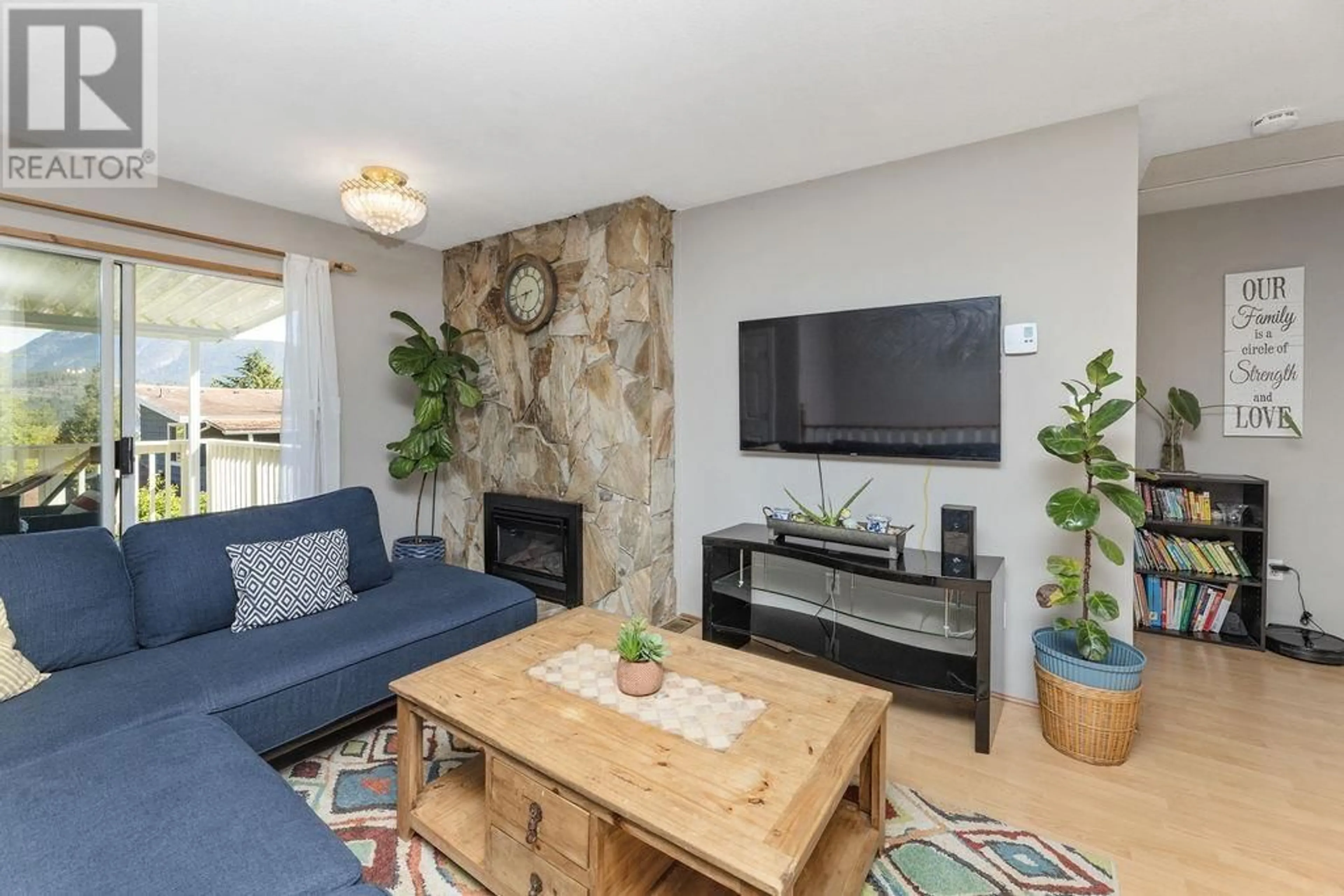 Living room with furniture, unknown for 6143 GALE AVENUE, Sechelt British Columbia V7Z0L5