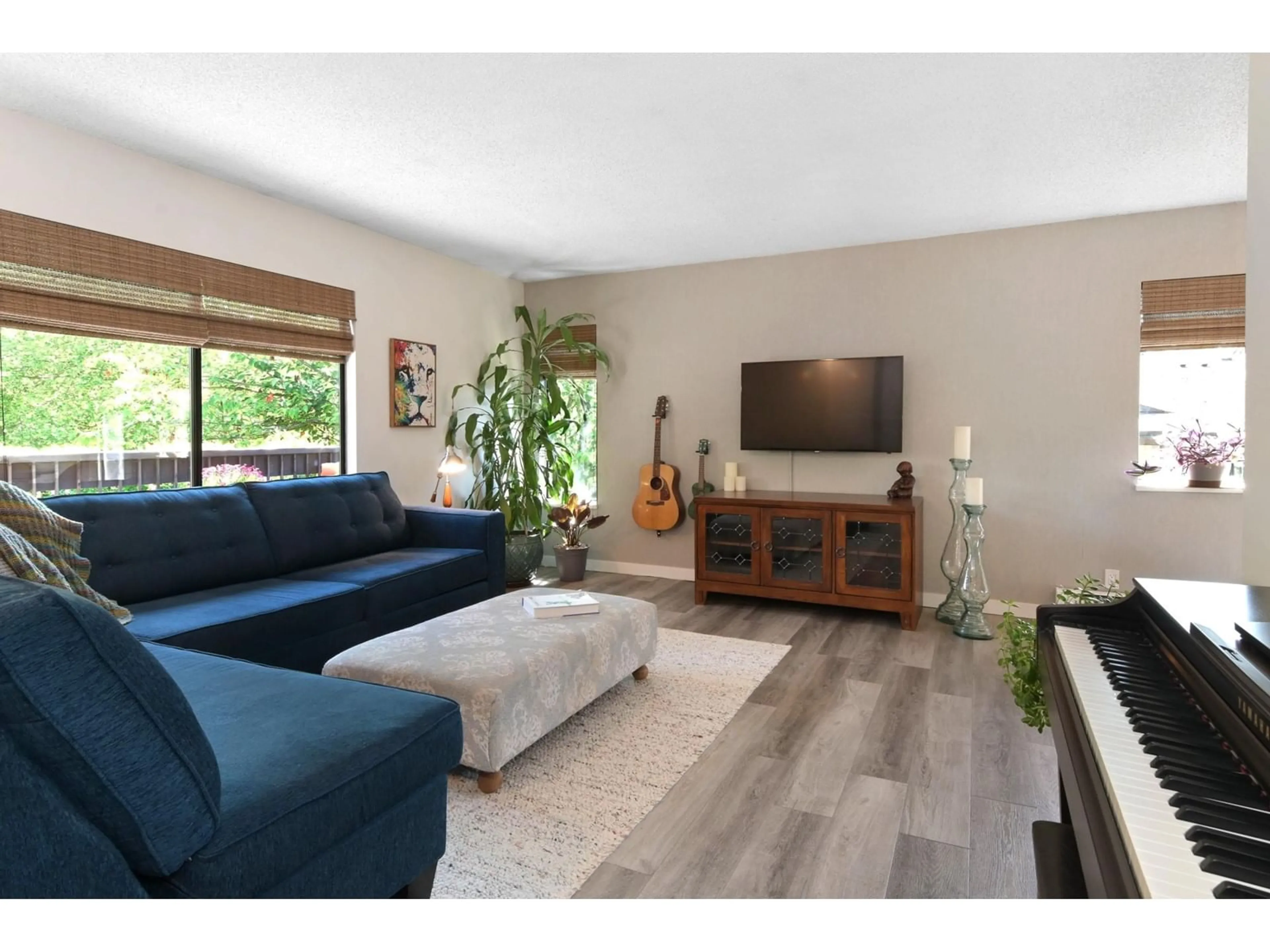 Living room with furniture, unknown for 1503 - 10620 150, Surrey British Columbia V3R7K2