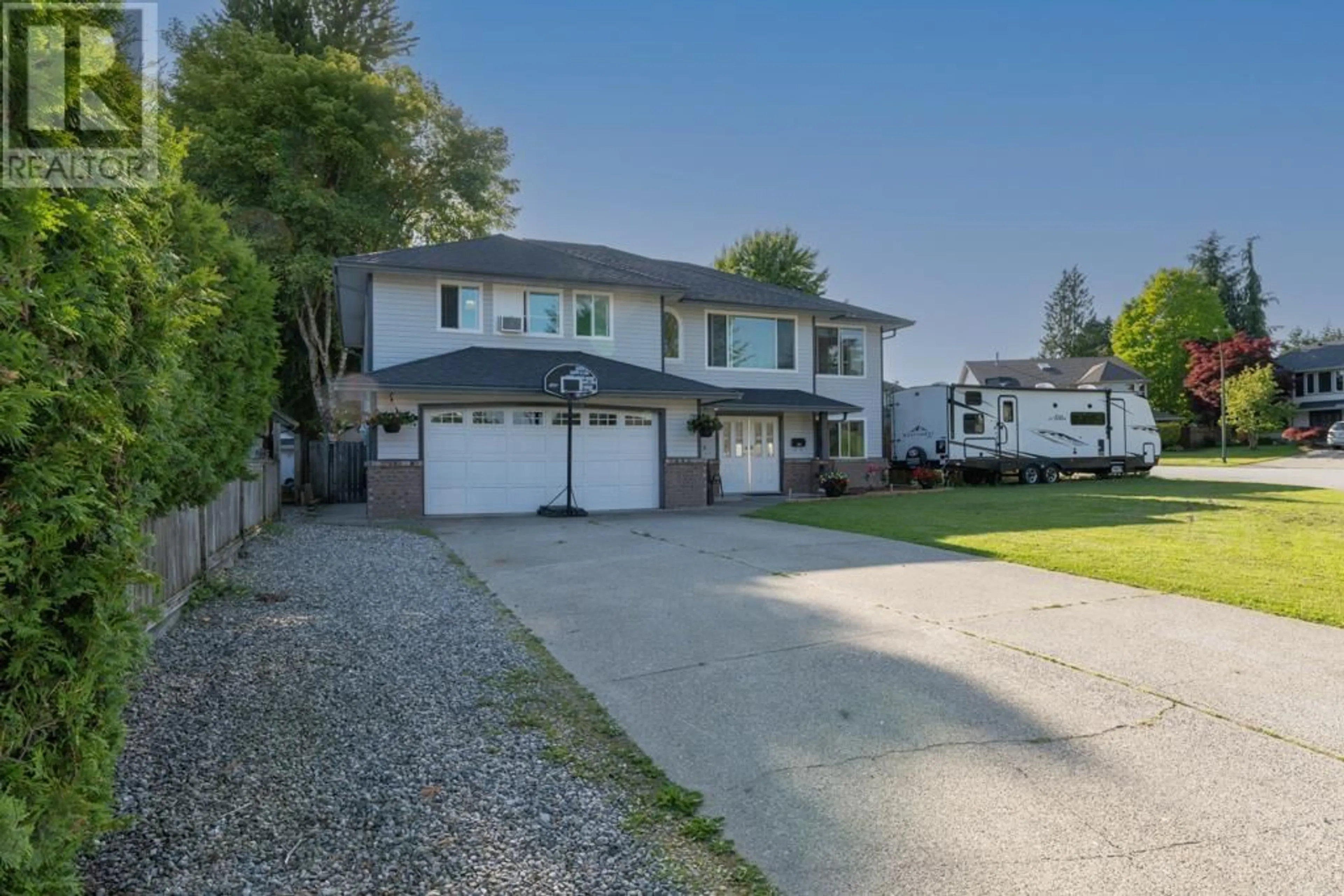 A pic from outside/outdoor area/front of a property/back of a property/a pic from drone, street for 12067 248A STREET, Maple Ridge British Columbia V4R2C1