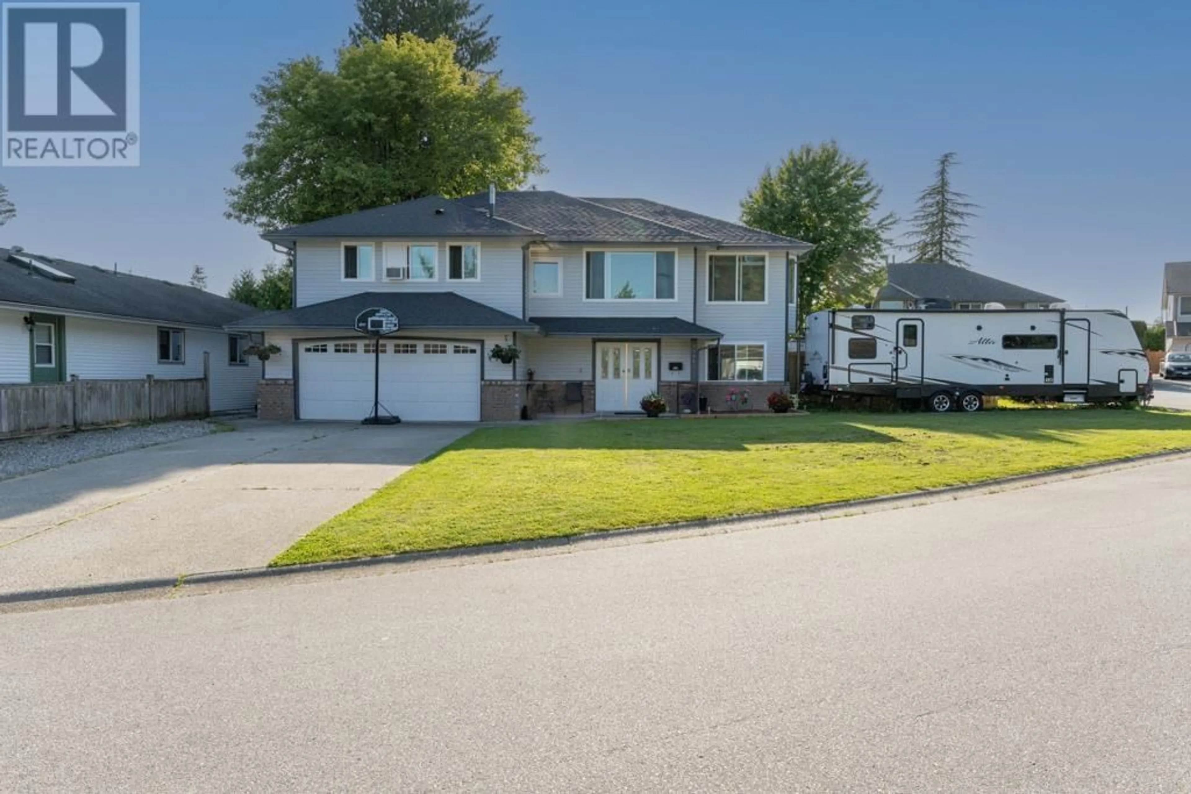 A pic from outside/outdoor area/front of a property/back of a property/a pic from drone, street for 12067 248A STREET, Maple Ridge British Columbia V4R2C1