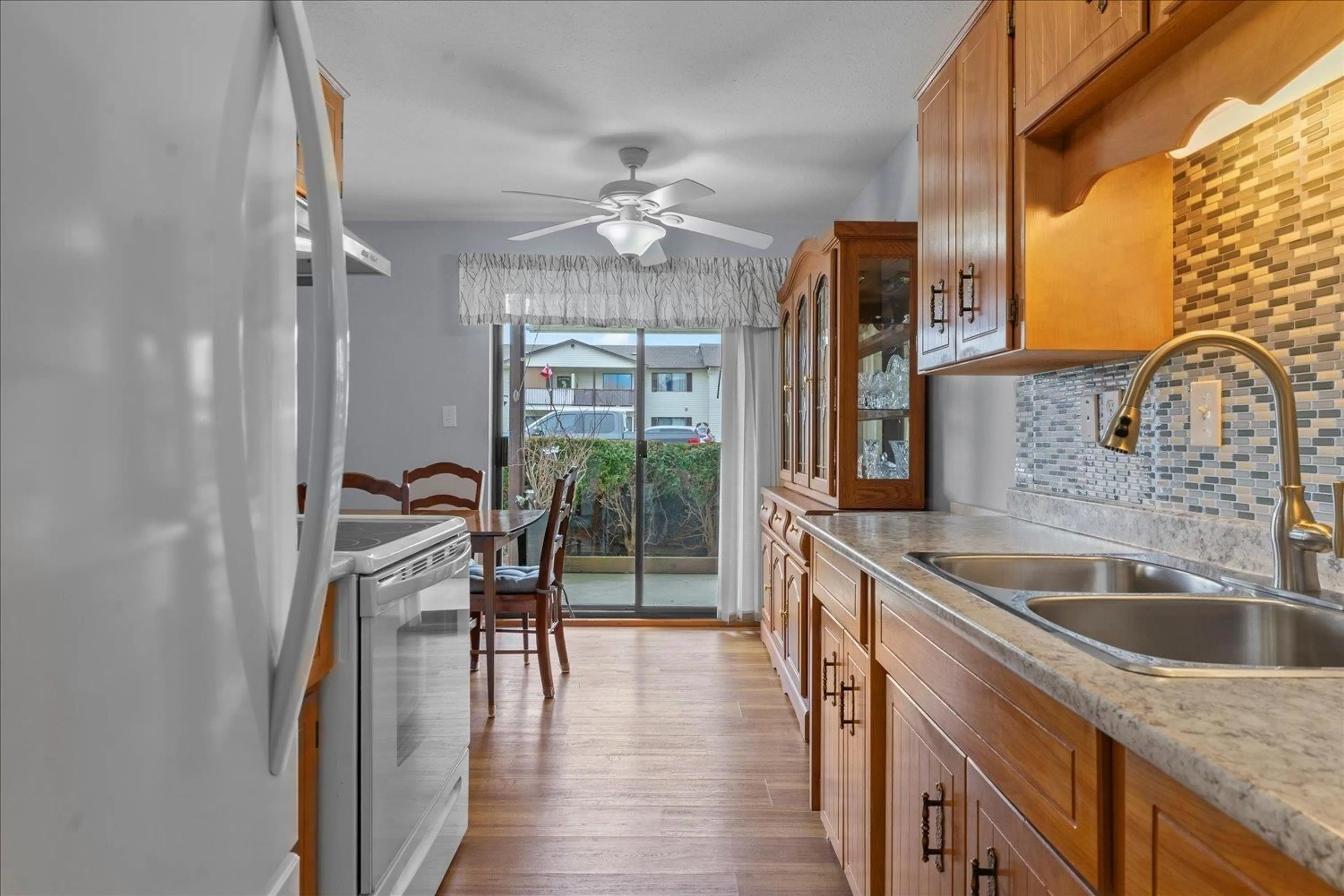 Standard kitchen, ceramic/tile floor for 47 - 7455 HURON STREET, Chilliwack British Columbia V2R3T9